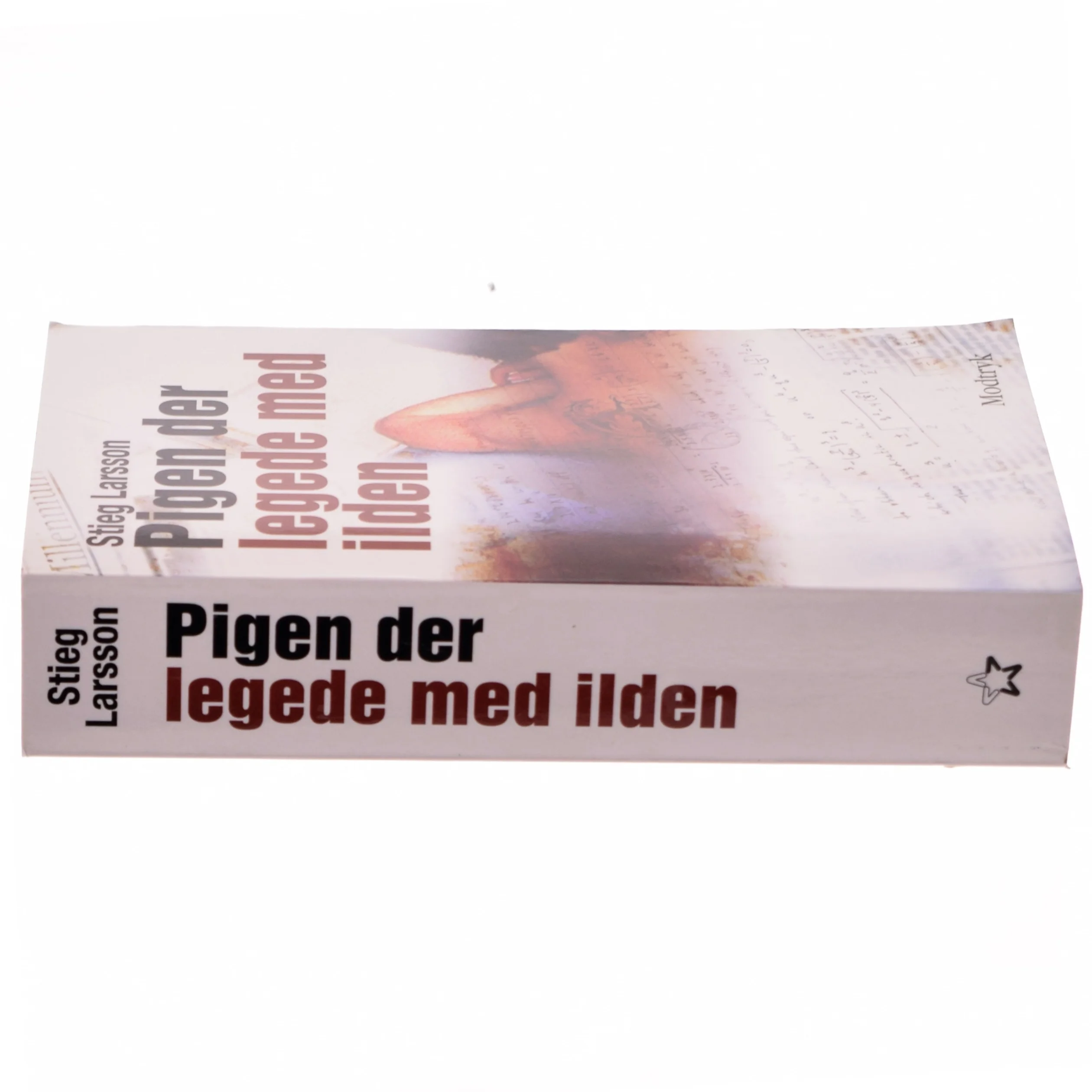 Pigen der legede med ilden bog fra Modtryk