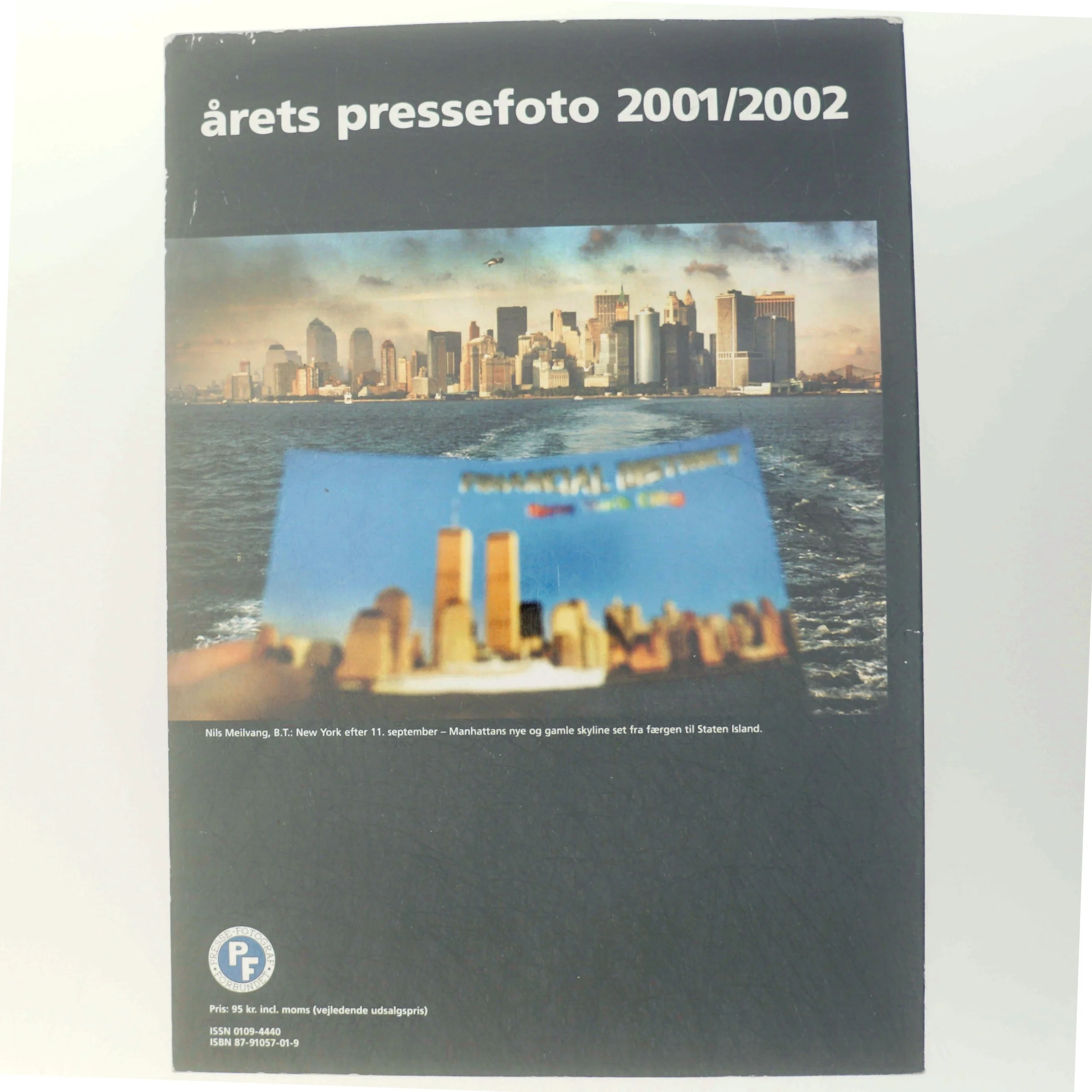 Årets pressefoto bog 2001/2002