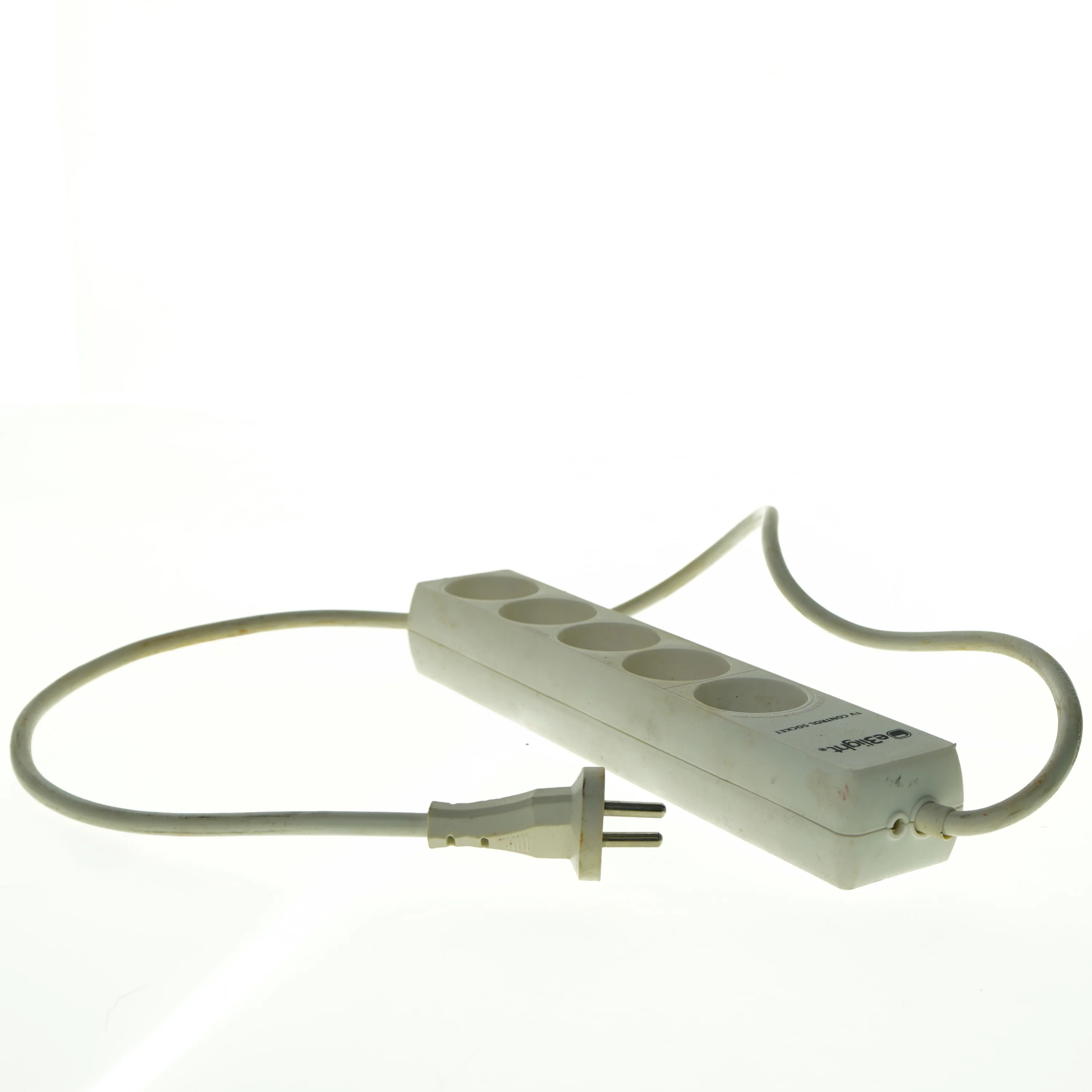 Hvid stikdåse med 5 udgange 