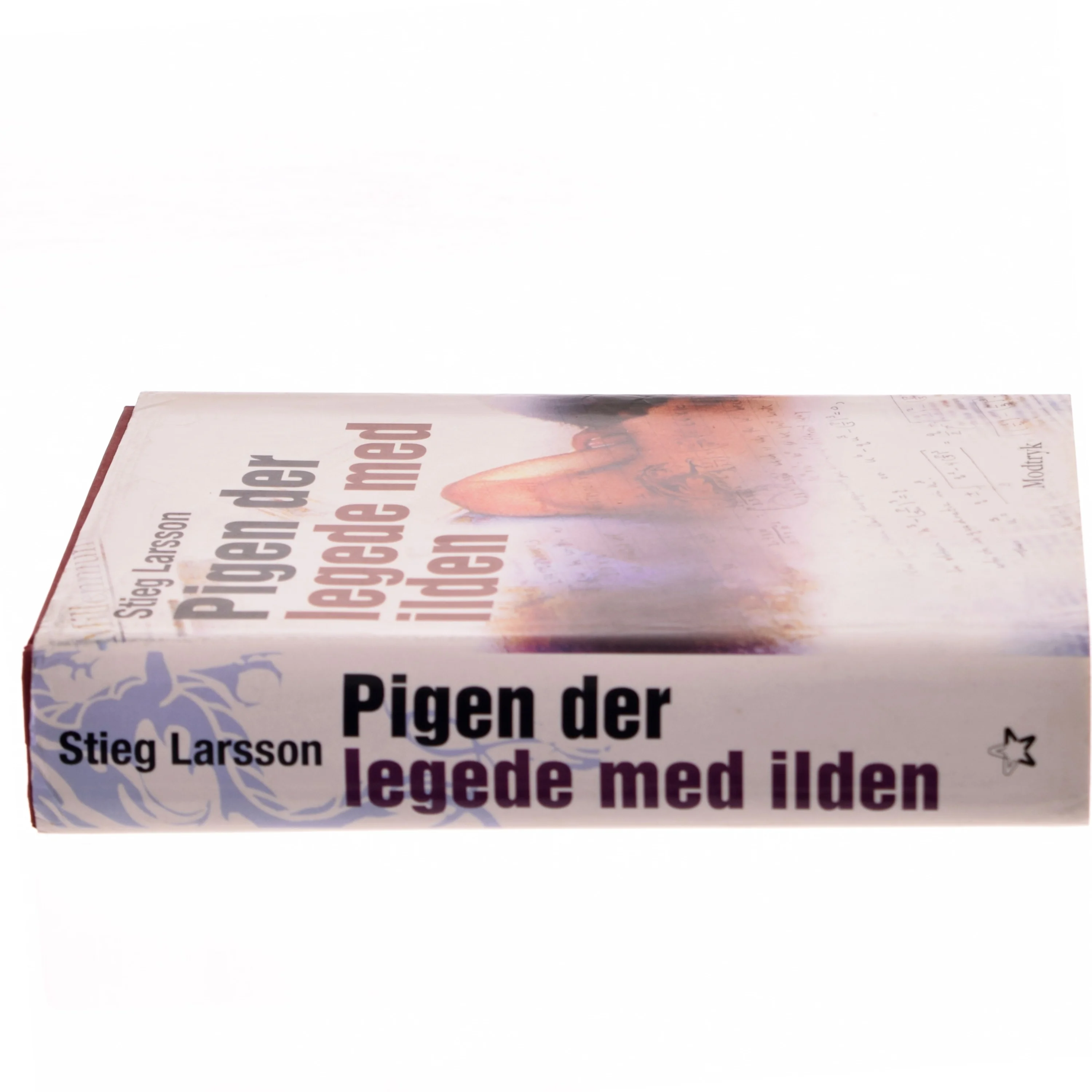 Pigen Der Legede Med Ilden af Larsson, Stieg (Bog)