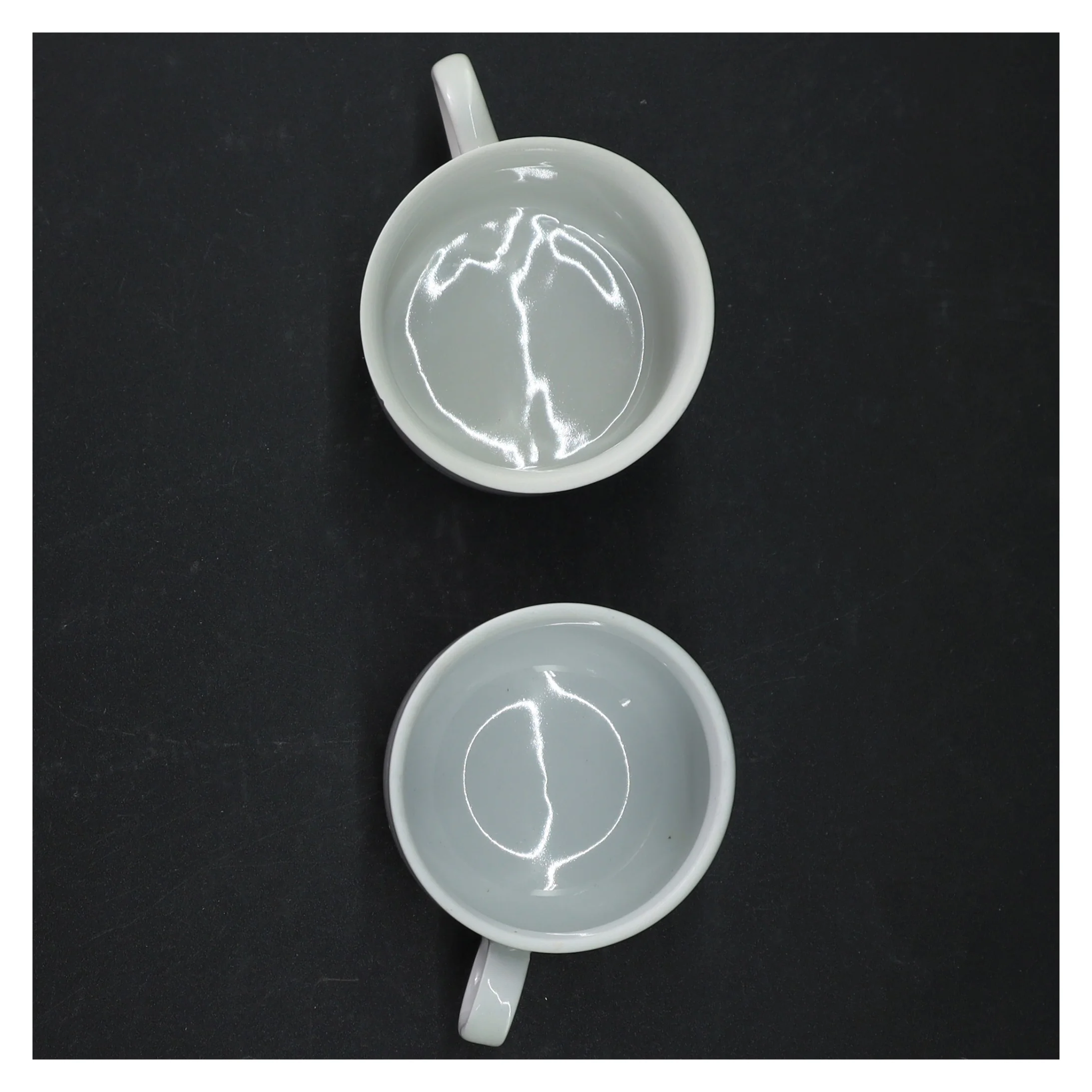 Hvide porcelænskopper