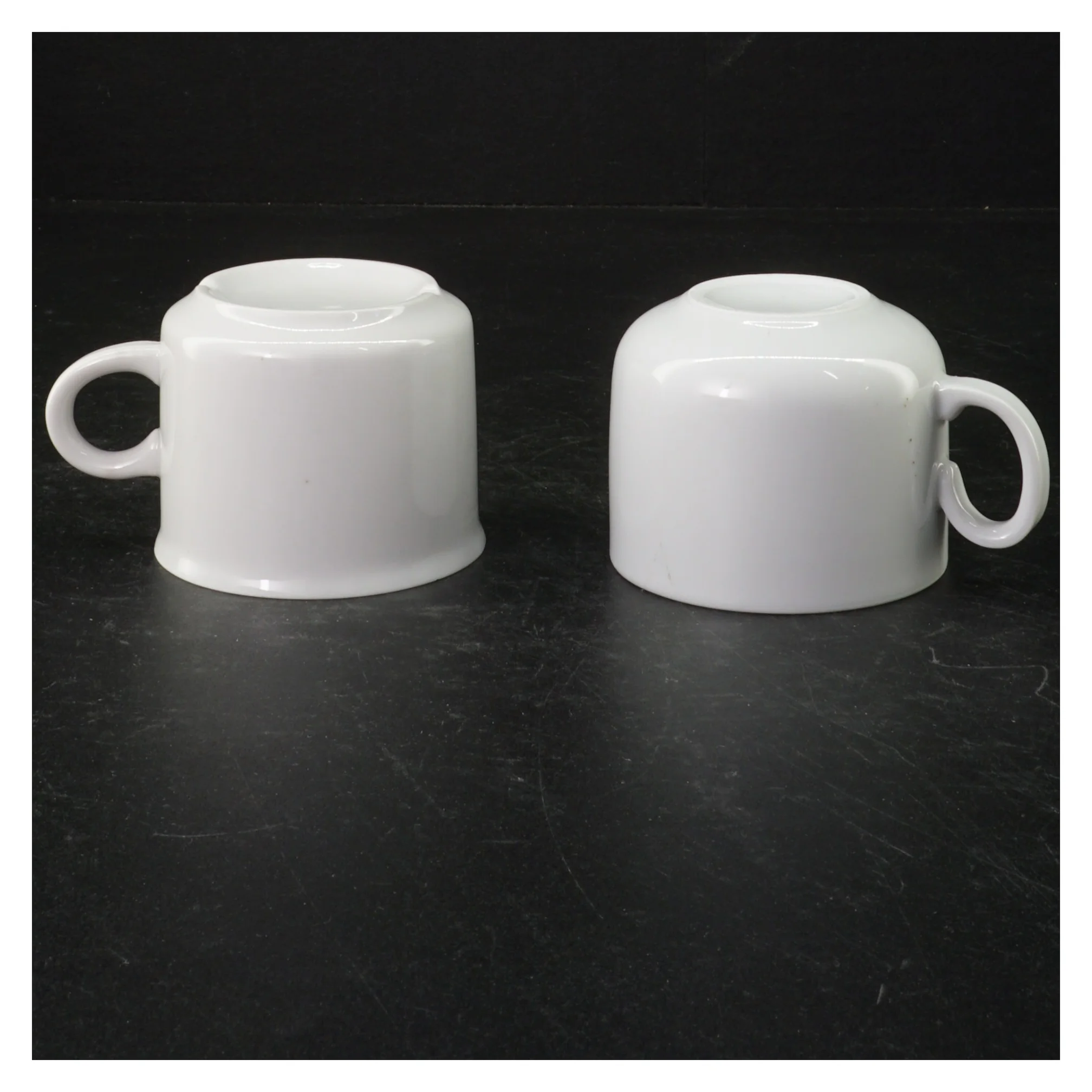 Hvide porcelænskopper