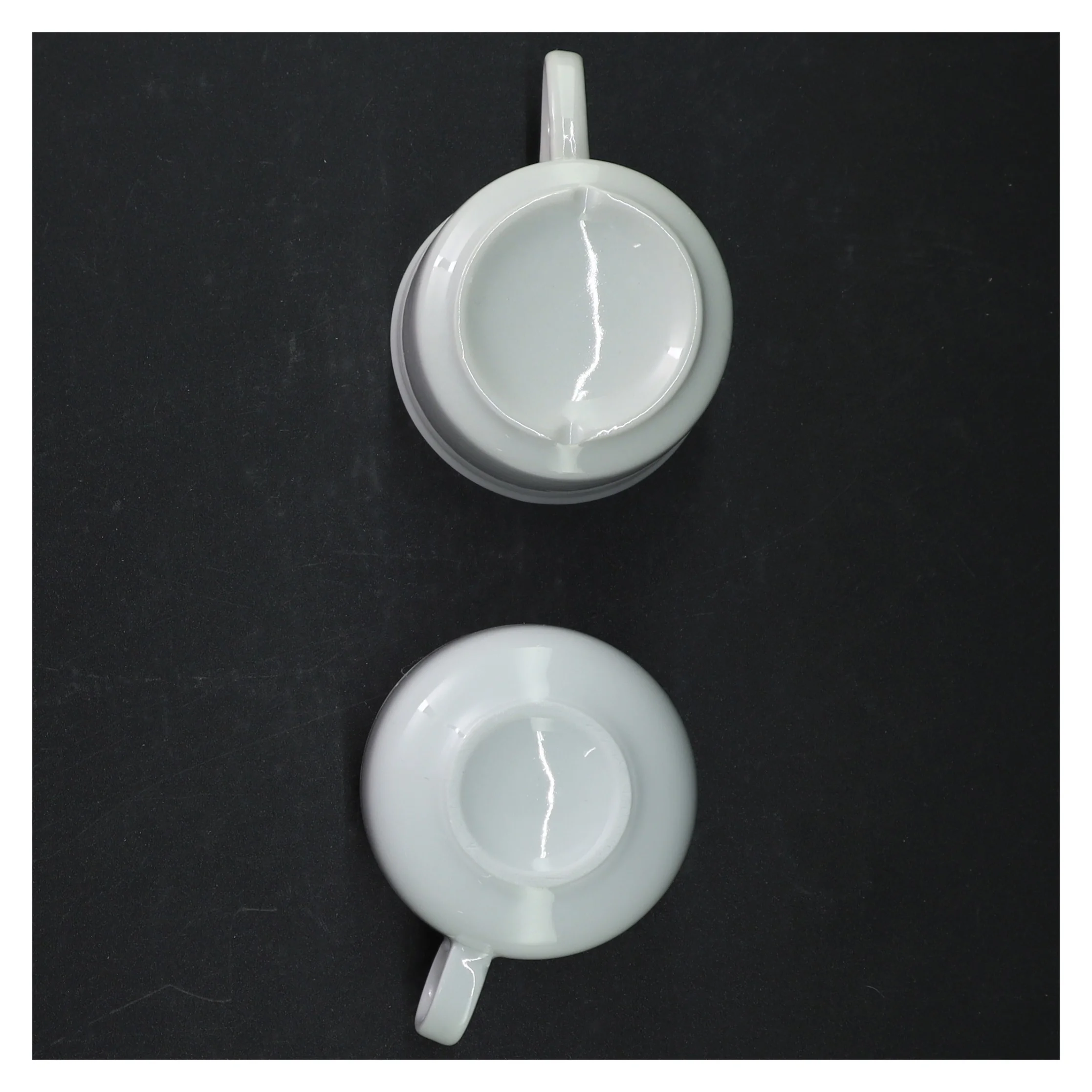 Hvide porcelænskopper