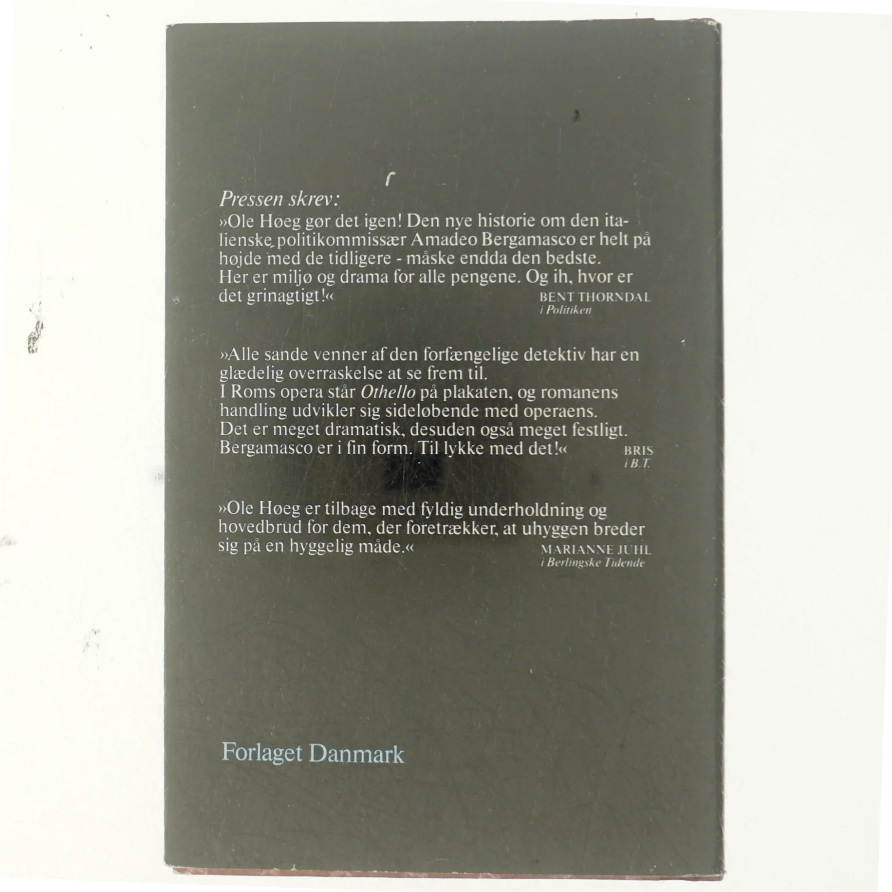 Kommisæren går til opera af Ole Høeg