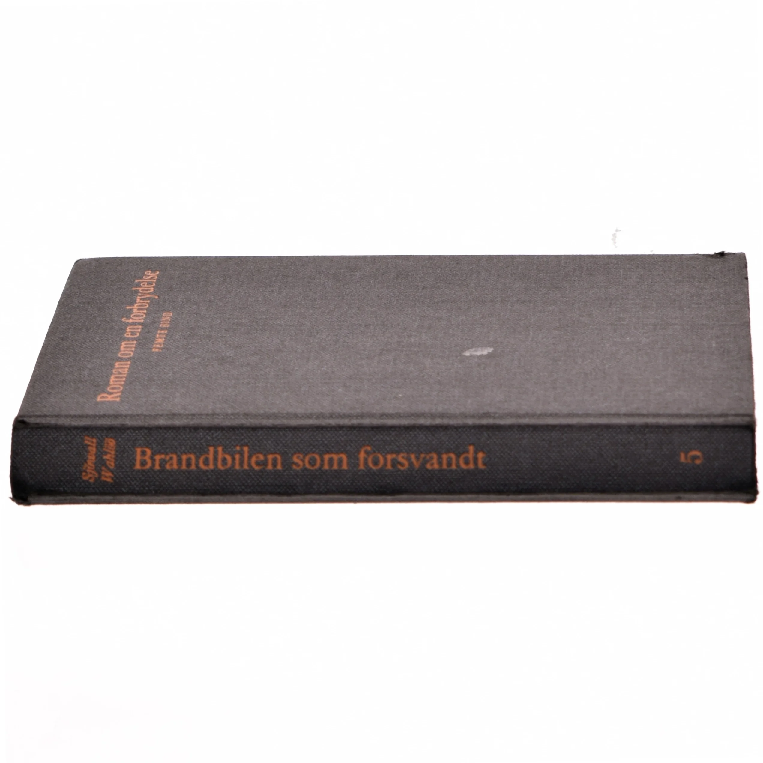 Roman om en forbrydelse, 5.bind, brandbilen der forsvandt