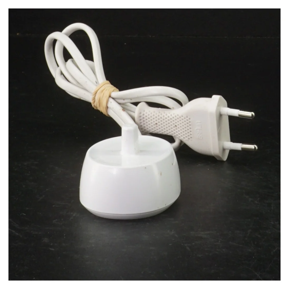 Elektrisk tandbørste med oplader fra Braun