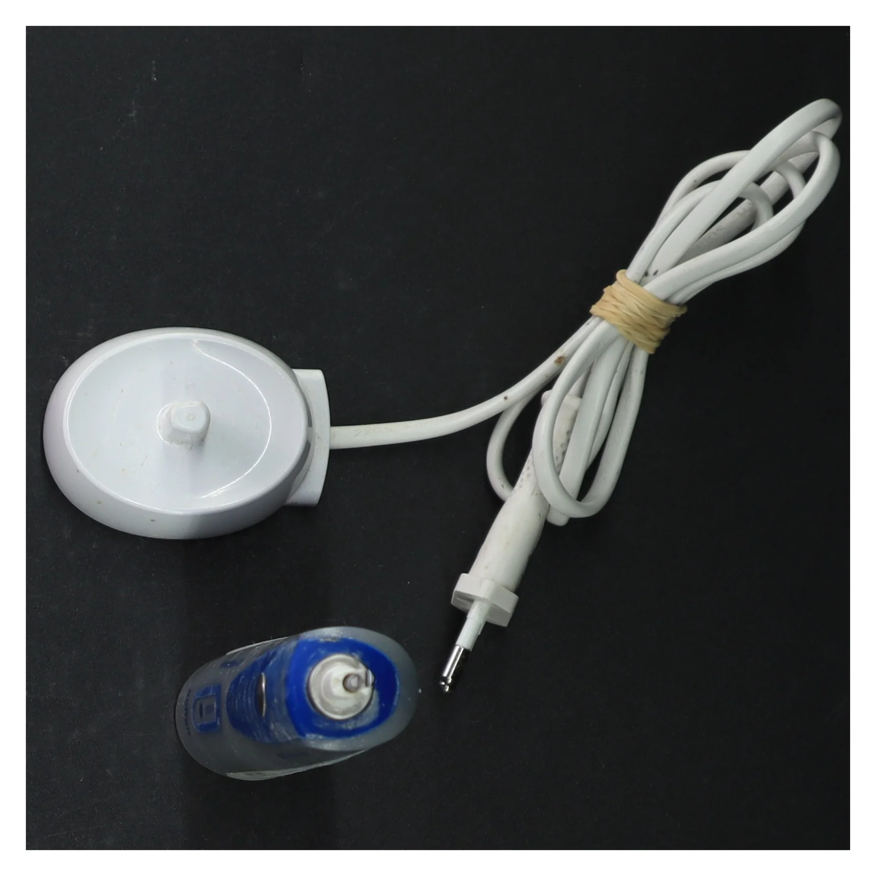 Elektrisk tandbørste med oplader fra Braun