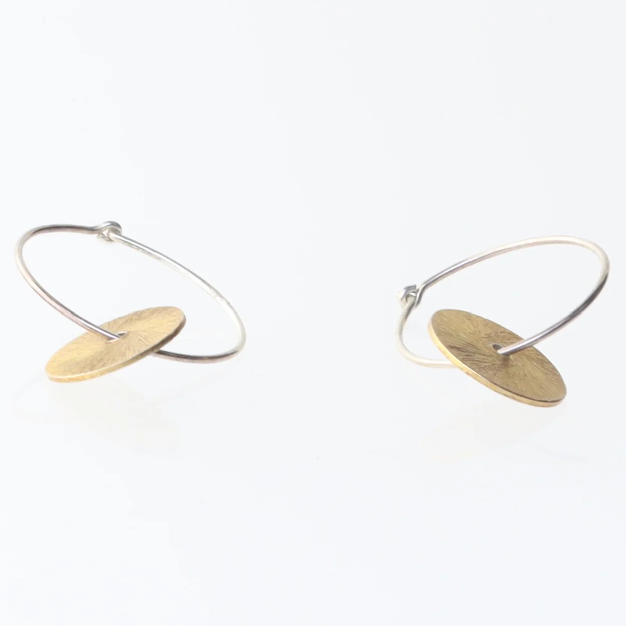 Runde øreringe med gulddetaljer (str. Ø 2 cm)