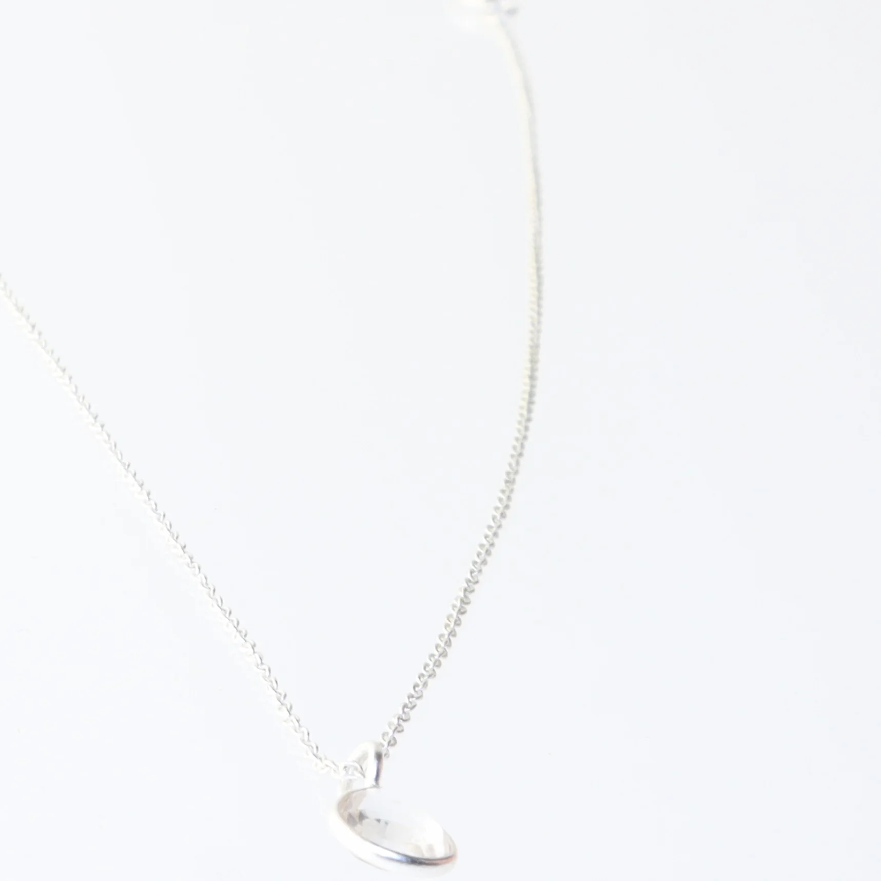 Sølvhalskæde med vedhæng (str. 44 cm)