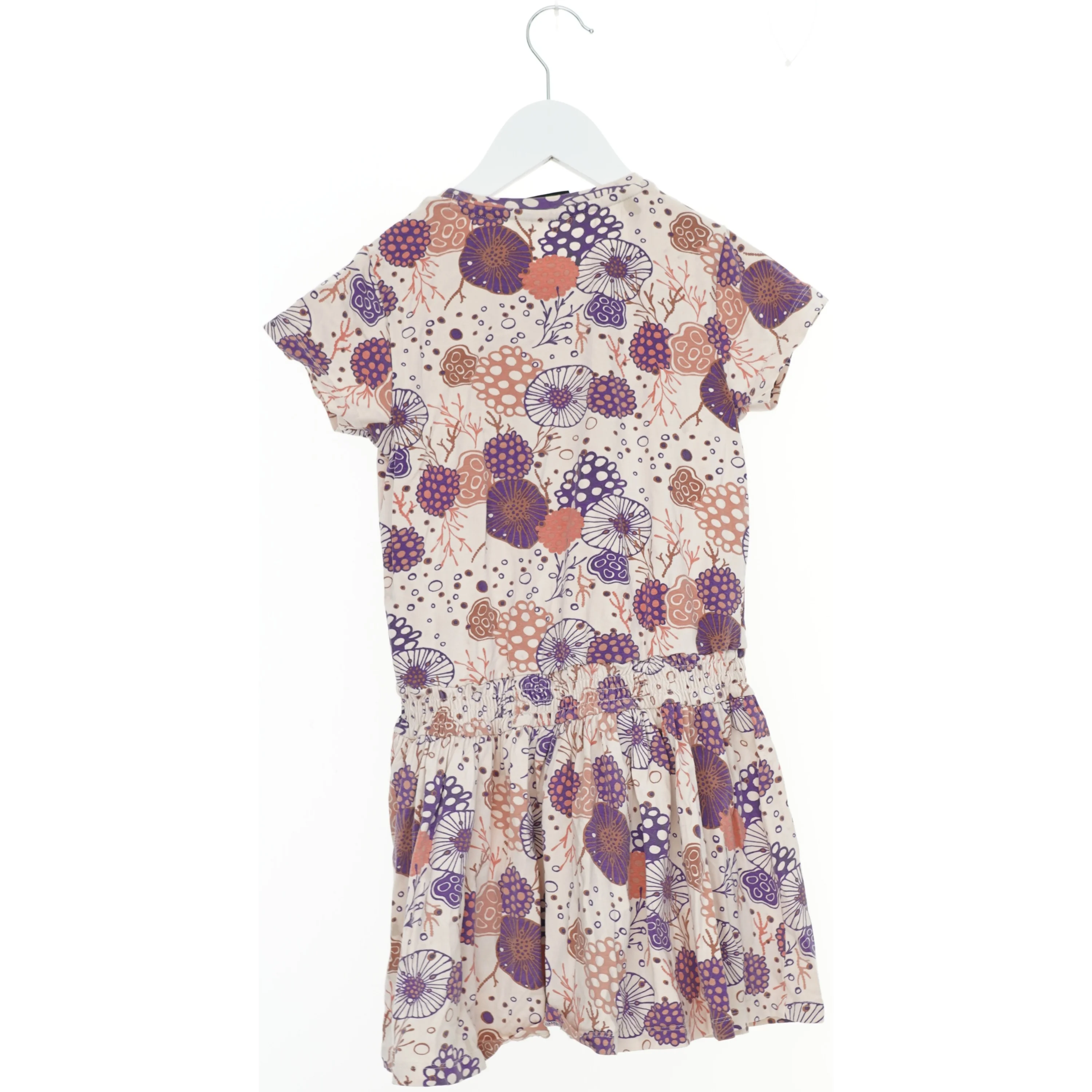 Kortærmet kjole med blomstermønster fra Hummel (str. 128)