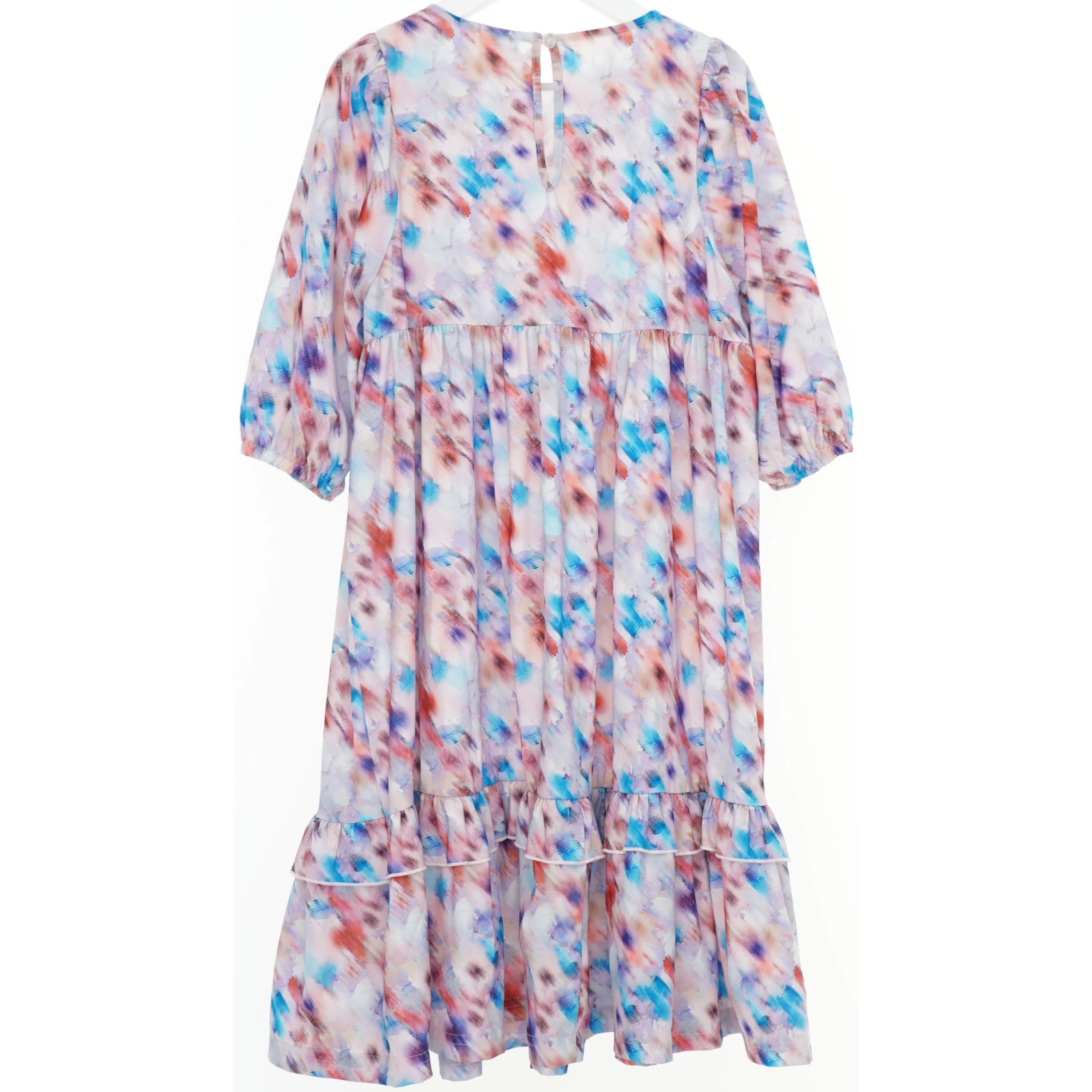 Kjole med blomstermønster fra Name It (str. 122)