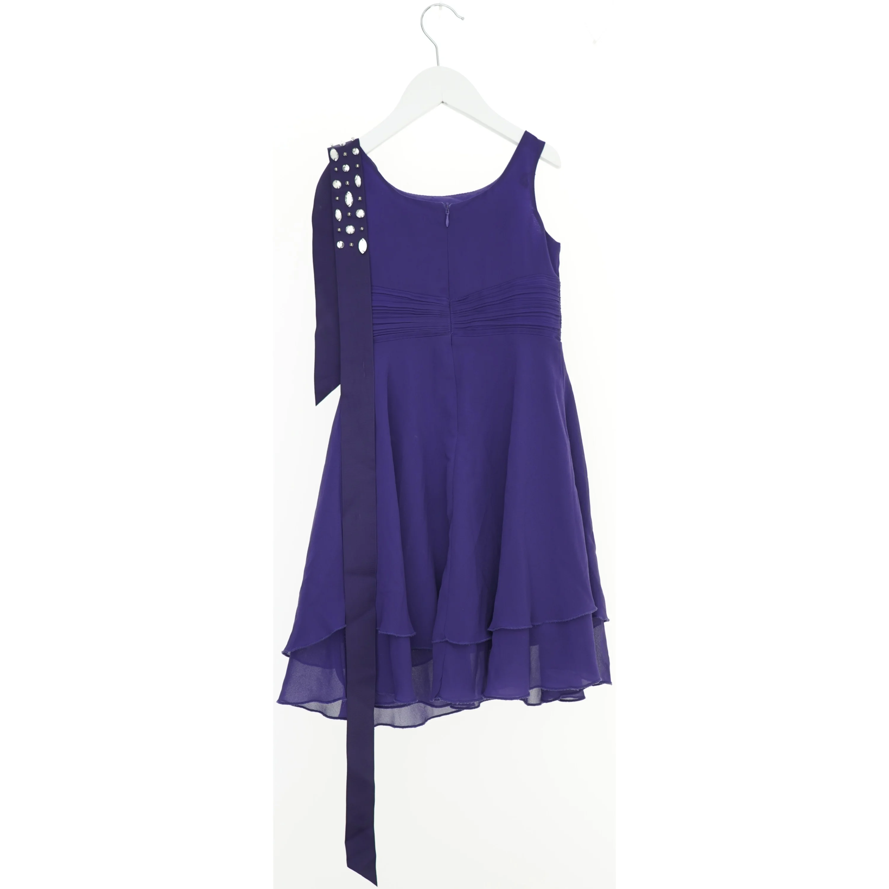 Kjole med pynt fra Iefiel (str. 104)