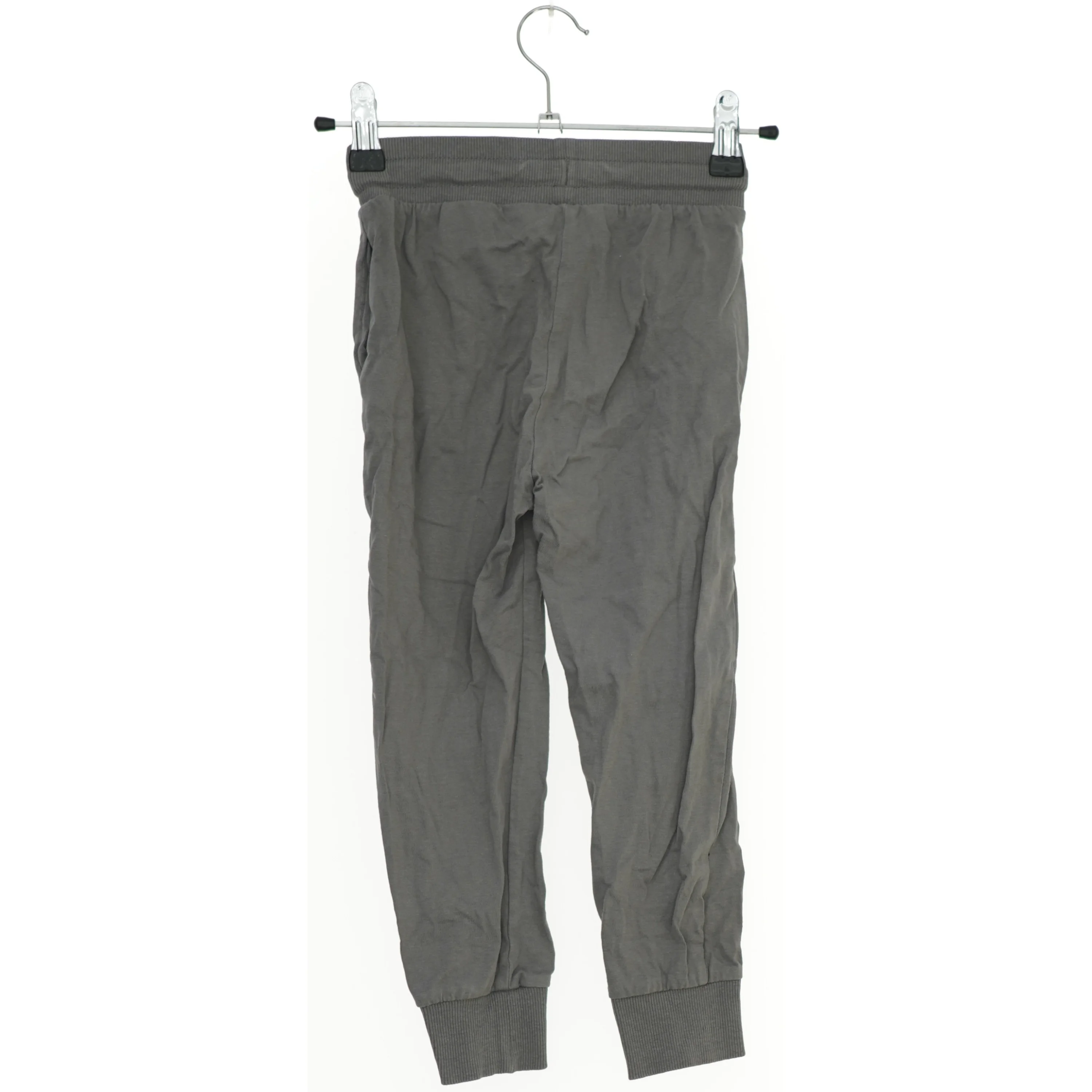 Grå joggingbukser fra H&M (str. 110)