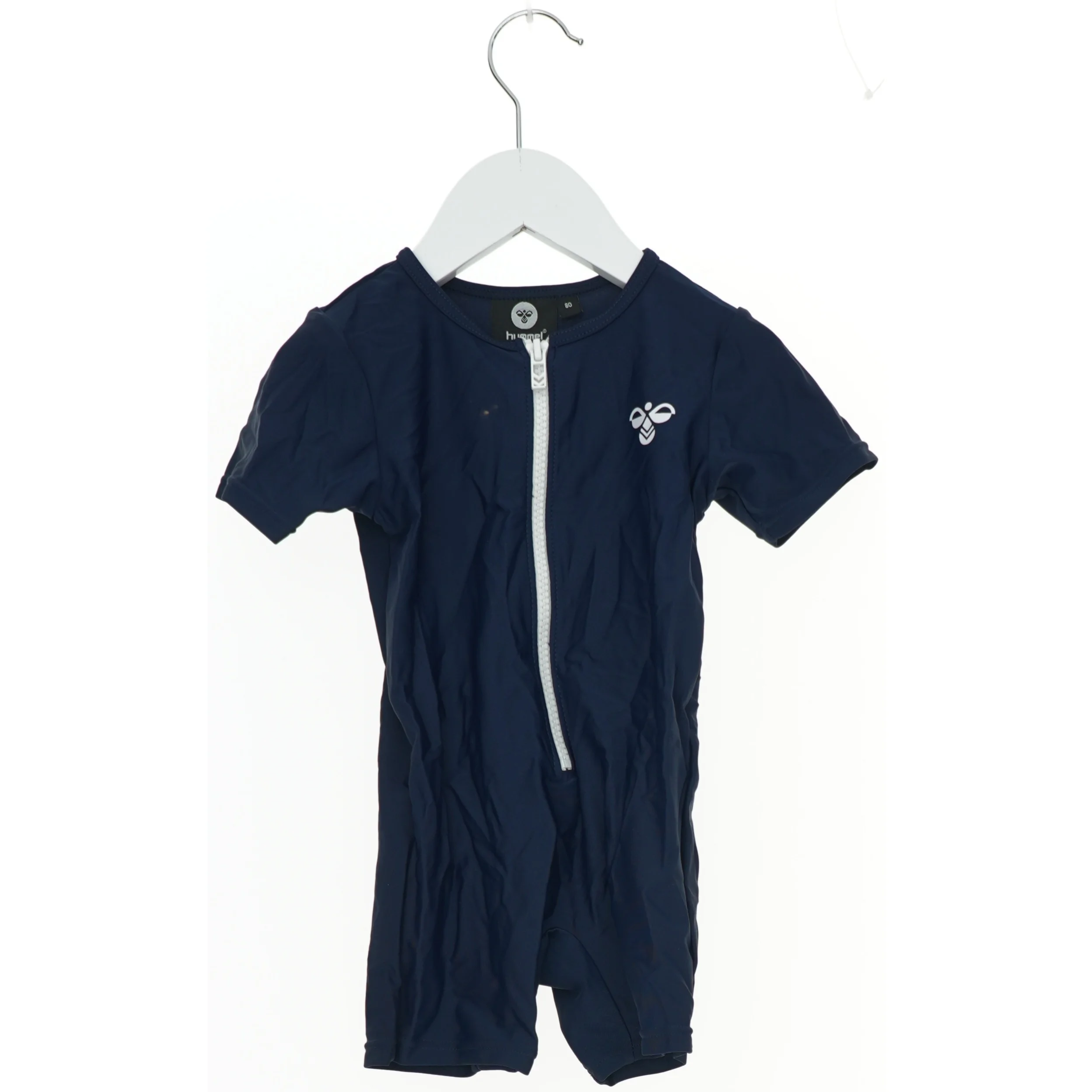 UV-dragt med lynlås fra Hummel (str. 80)