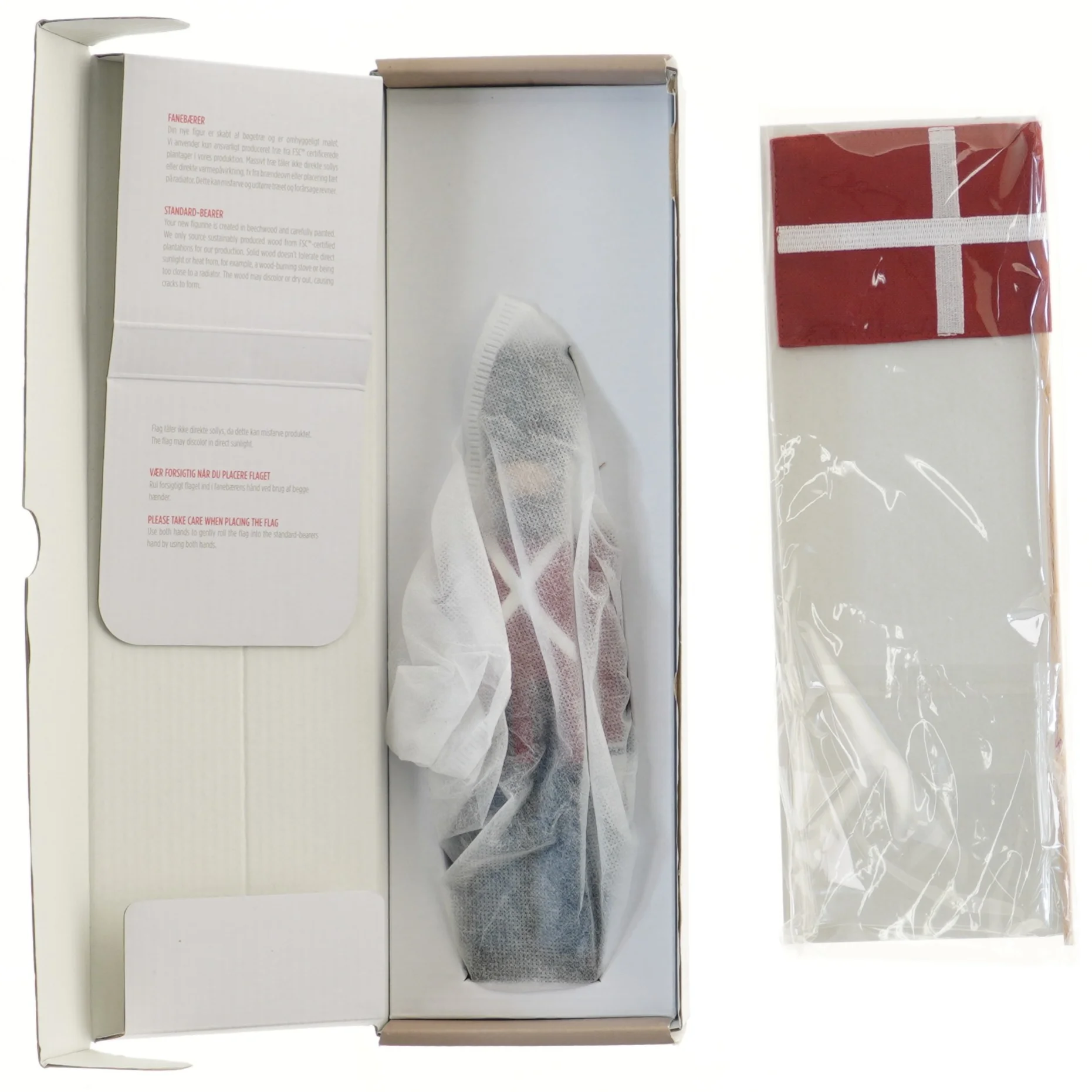 Kay Bojesen garder med dannebrogsflag fra Kay Bojesen (str. 22 cm)