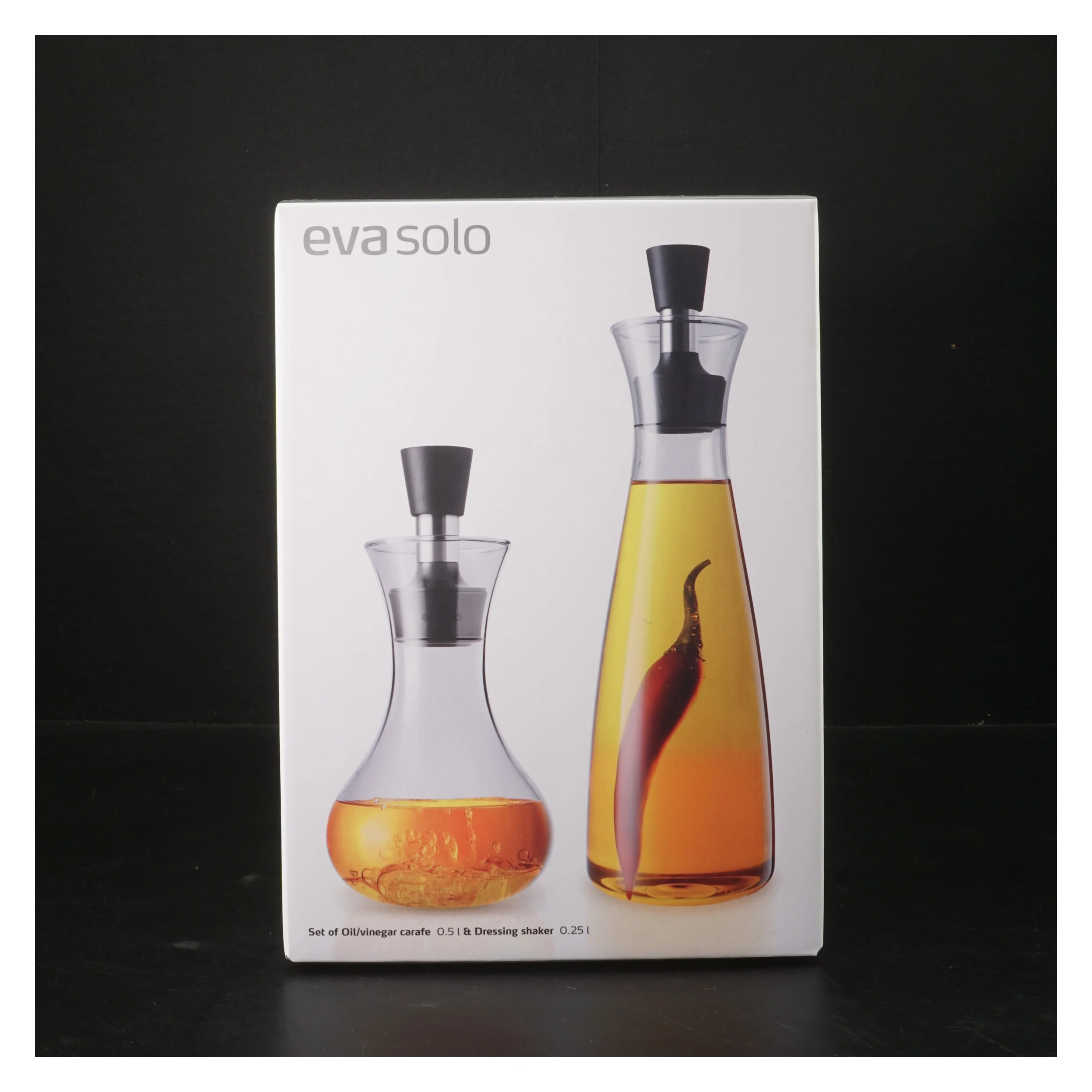 Eva Solo dressing shaker og karaffel fra Eva Solo (str. 25 og 17 cm)