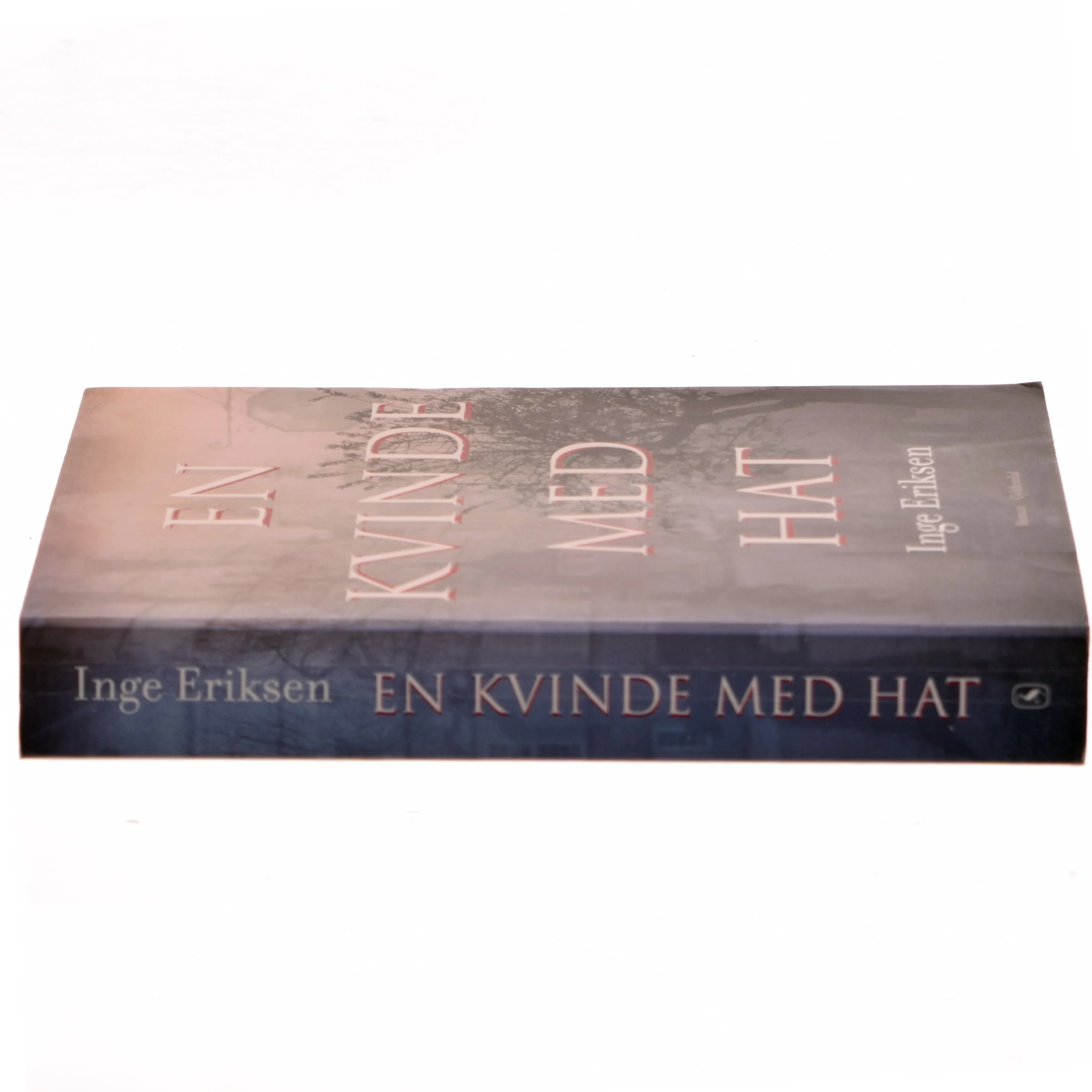 En kvinde med hat : roman (Klassesæt) af Inge Eriksen (f. 1935) (Bog)