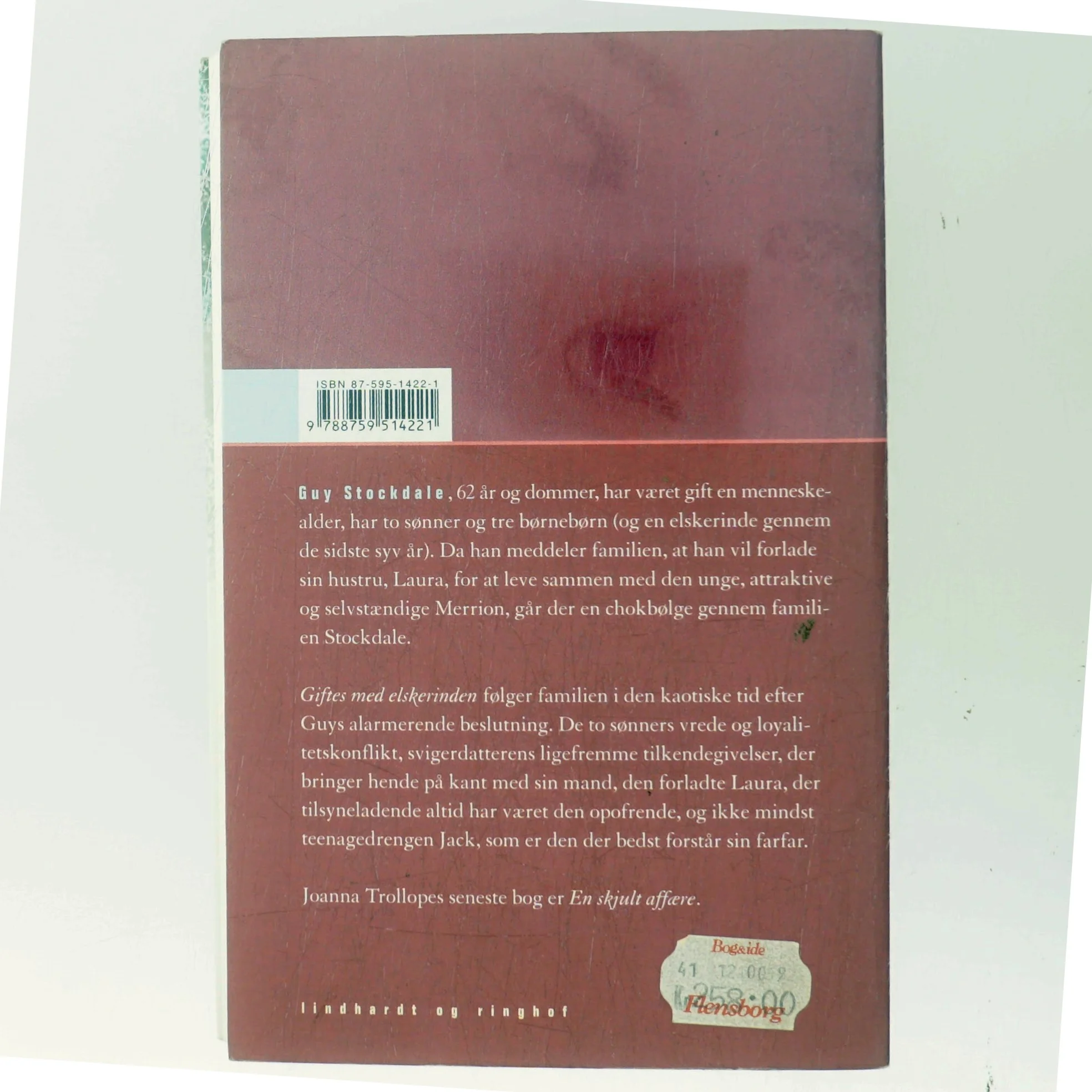 Giftes med elskerinden af Joanna Trollope (Bog)