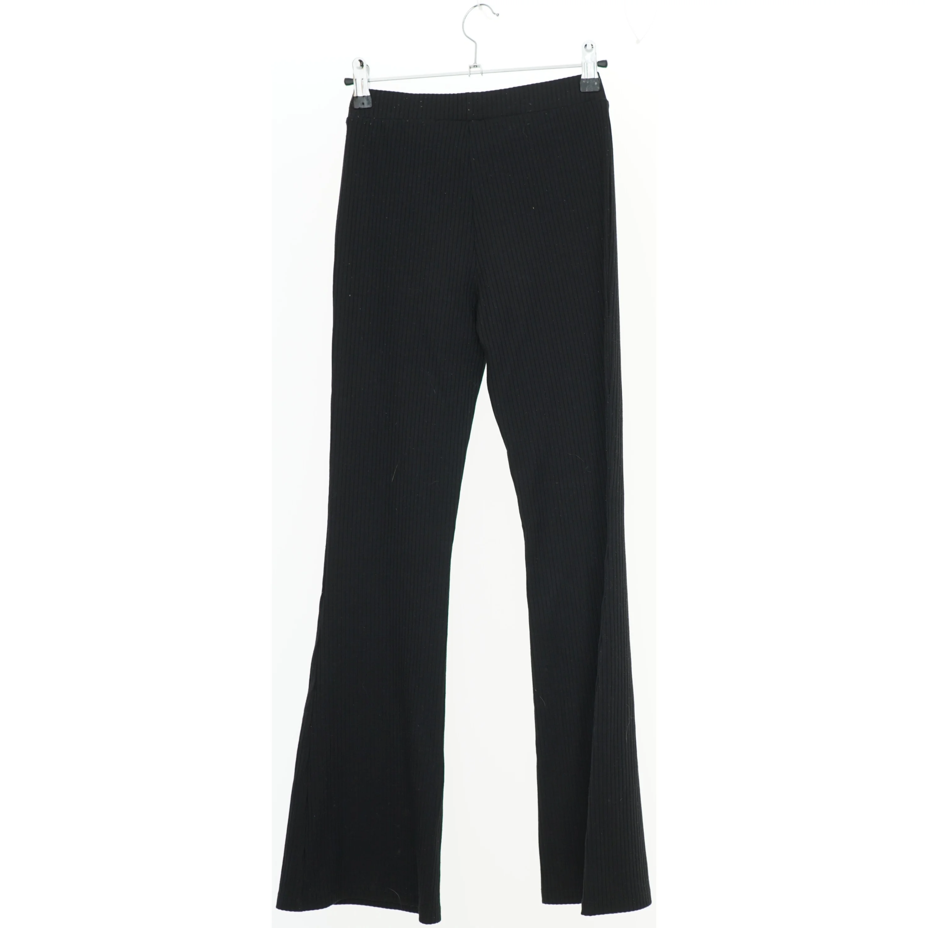 Sort bukser fra H&M (str. 158)