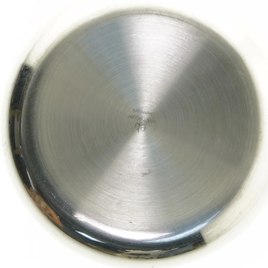 Erik Bagger EB stål skål med hvid pude fra Georg Jensen (str. Ø 14,5 cm)