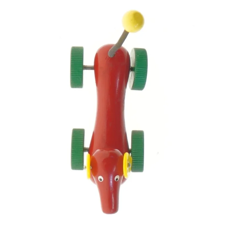 Rød legetøjsbil formet som hund (str. 12x8 cm)