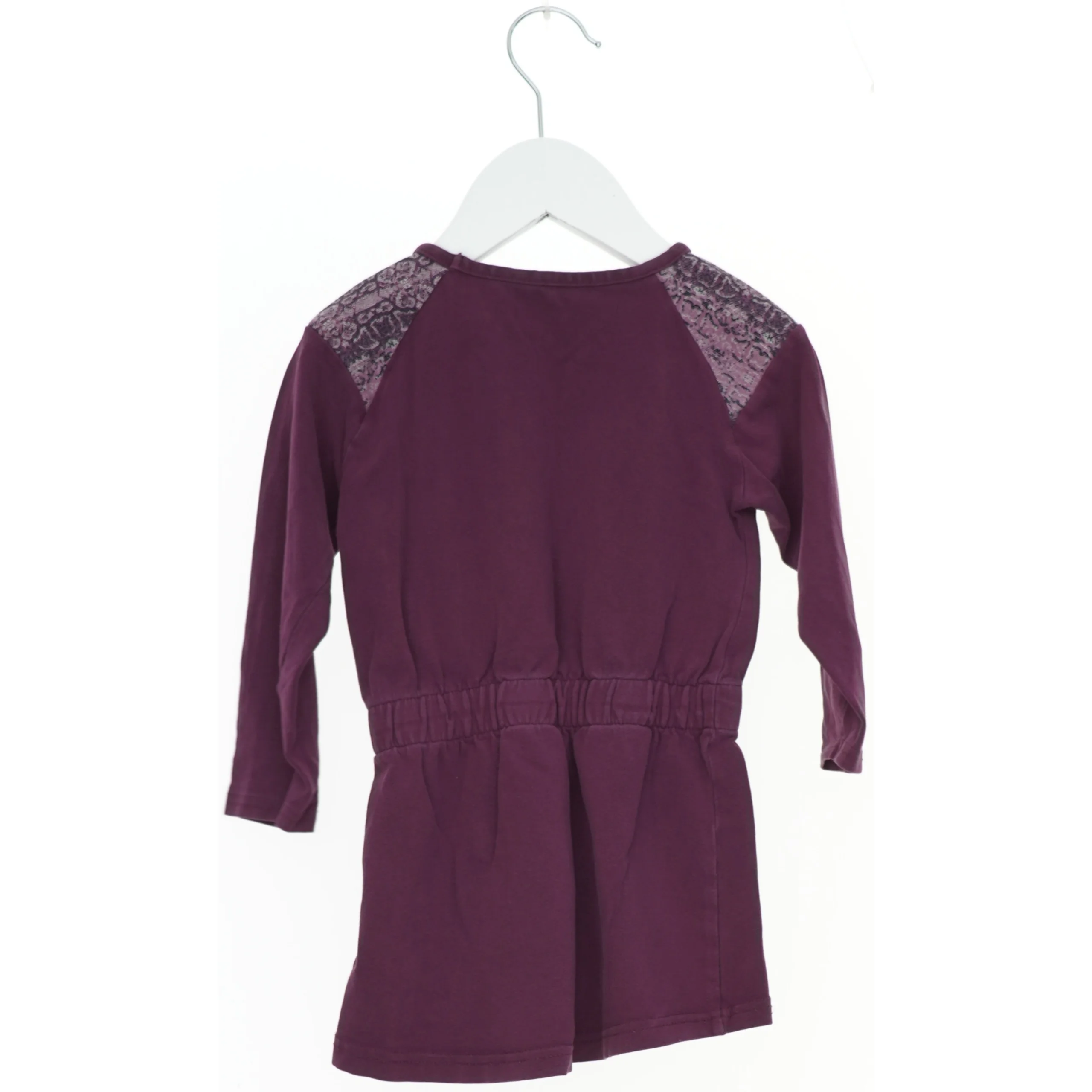 Langærmet lilla kjole med snørelukning fra Name It (str. 92)