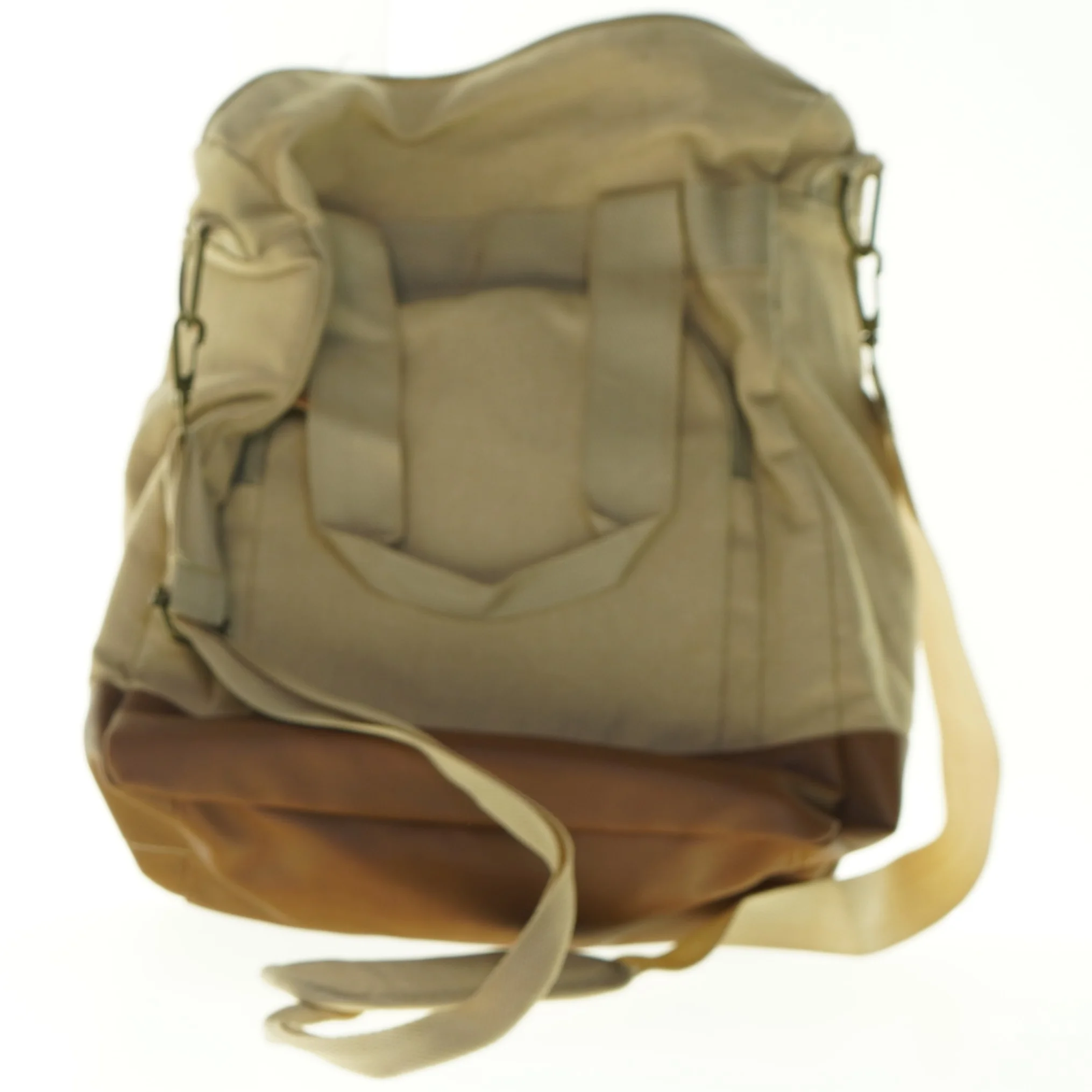 Lærred rygsæk med læderdetaljer (str. 40 x 32 cm)