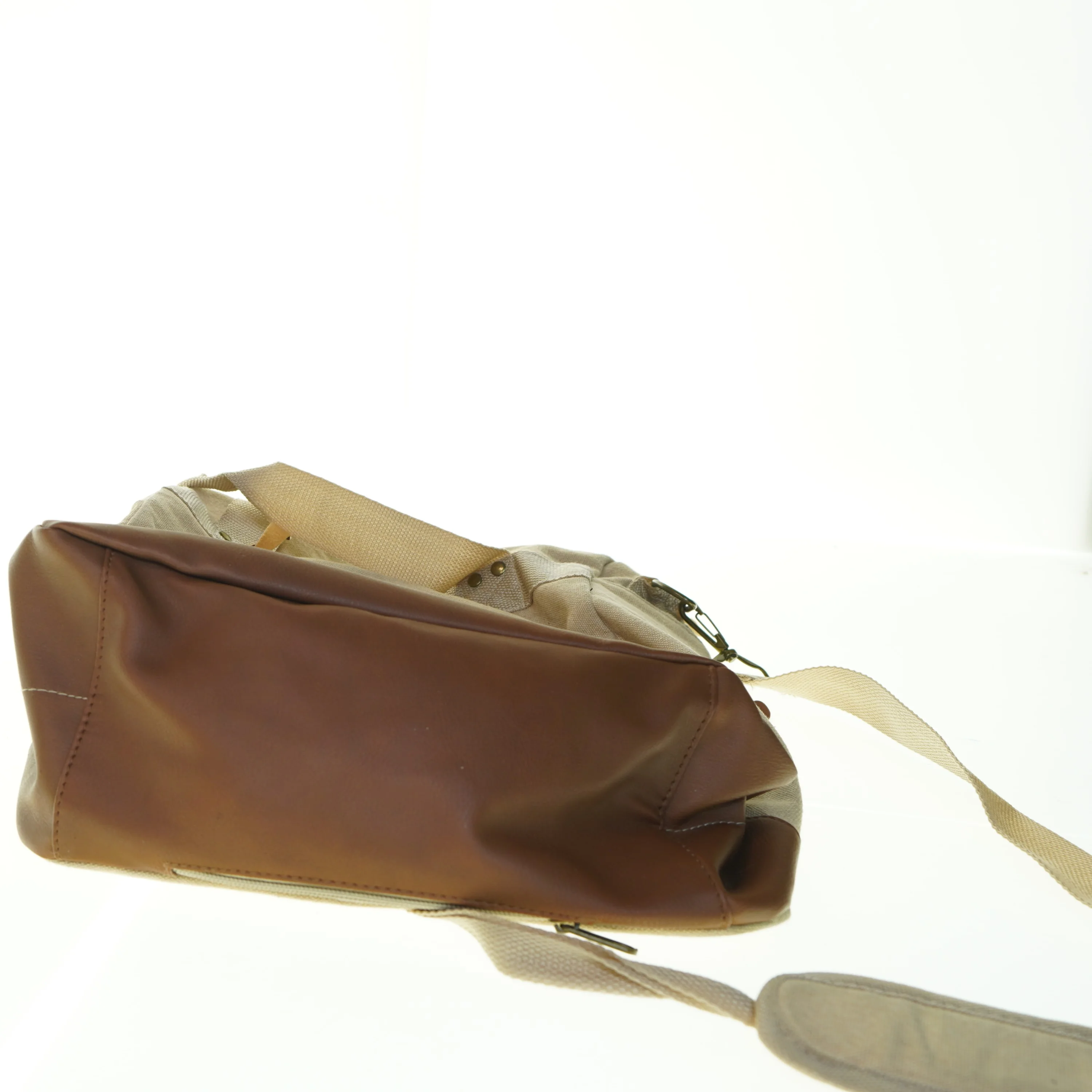 Lærred rygsæk med læderdetaljer (str. 40 x 32 cm)