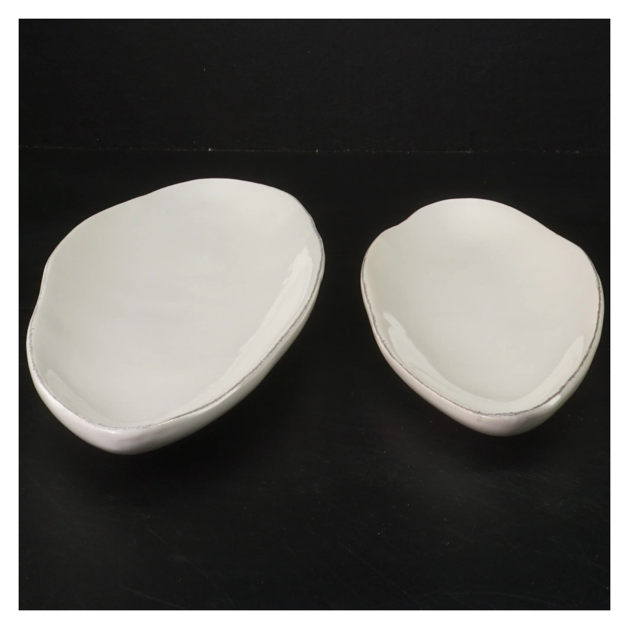 Sæt af to ovale fade (str. 36 og 30 cm)