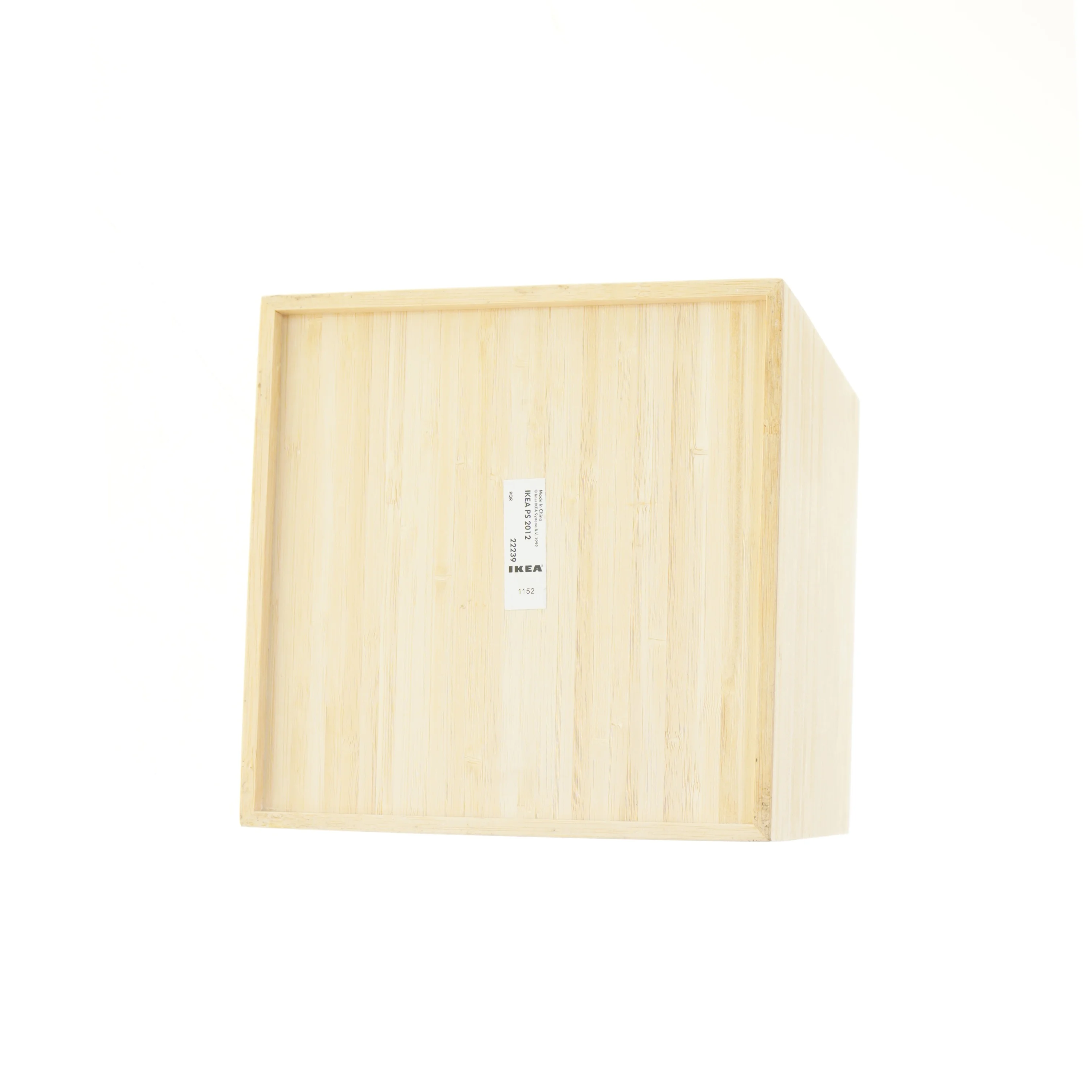 Cube system med farvede beholdere fra IKEA (str. 22,5x22,5x22,5 cm)