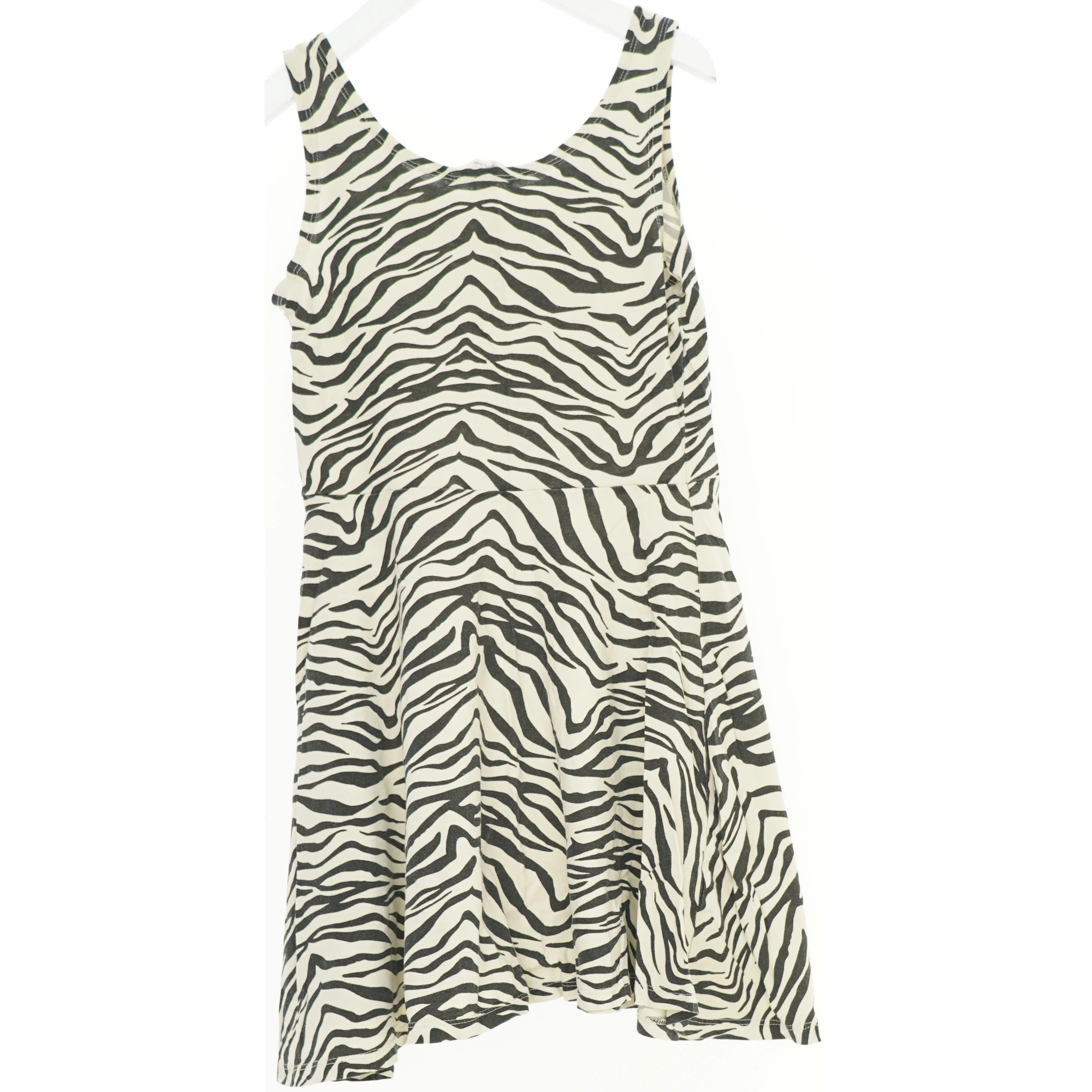 Kjole fra H&M (str. 146 cm)