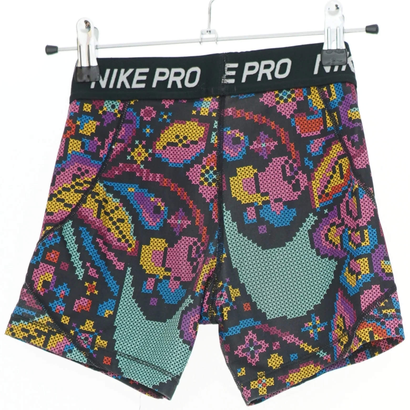 Nike Pro shorts med pixelmønster fra Nike (str. M)
