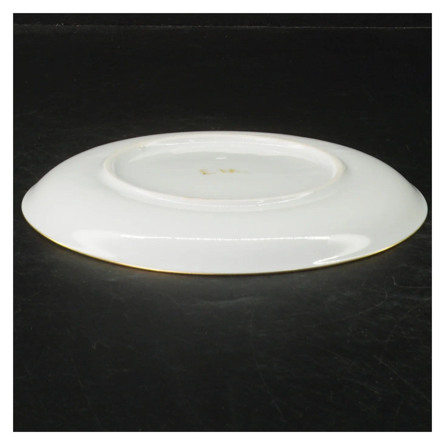 Dekorativ porcelænstallerken med fuglemotiv fra E. M. (str. Ø. 17 cm)