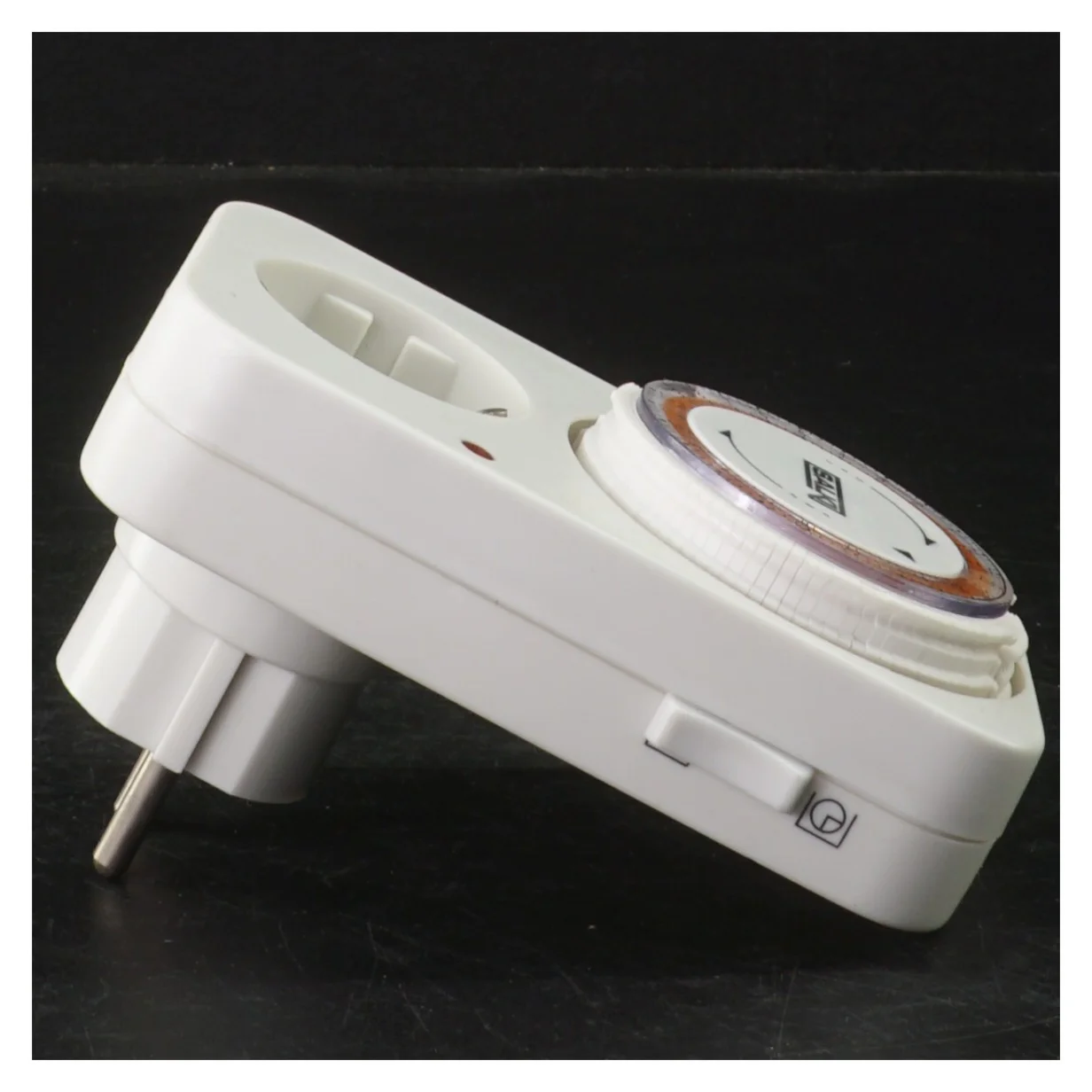 Tidsstyringskontakt fra Salki (str. 12x7,5x7 cm)