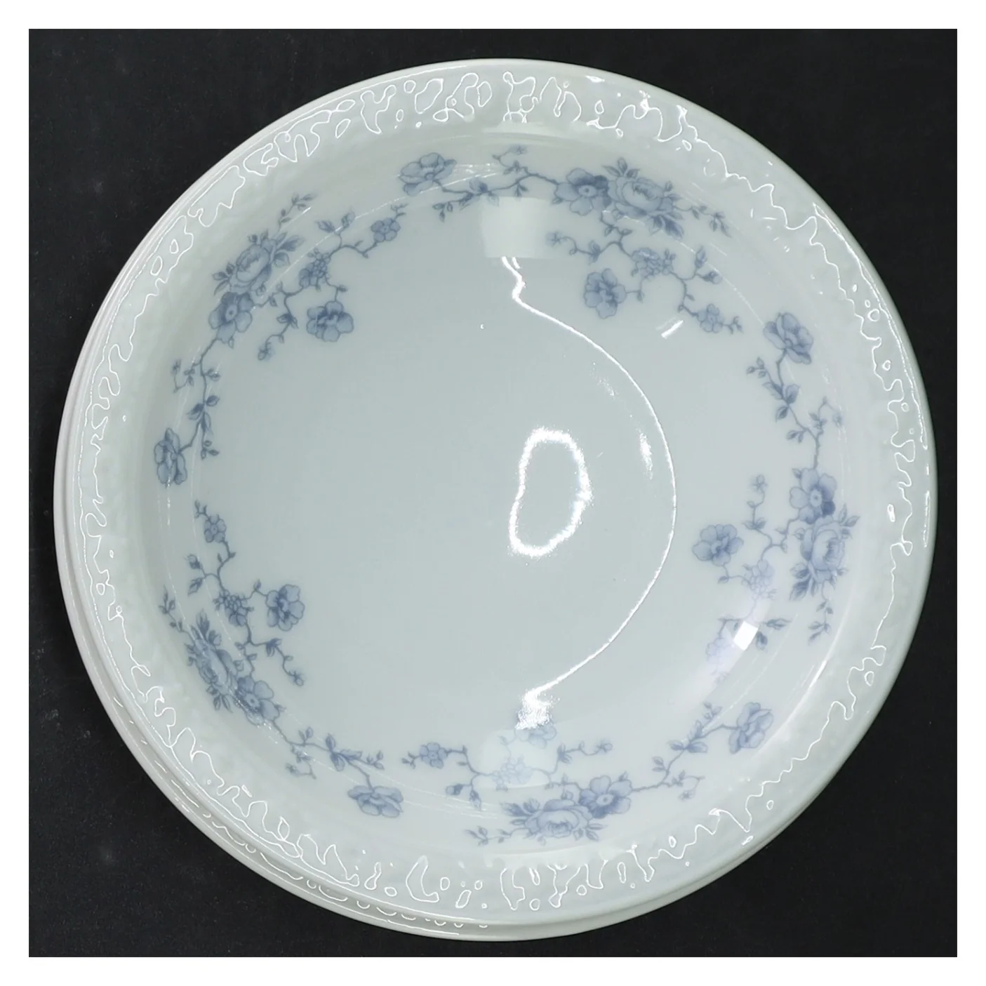 Porcelænstallerkener med blomstermønster fra Maria (str. Ø. 13,5 cm)