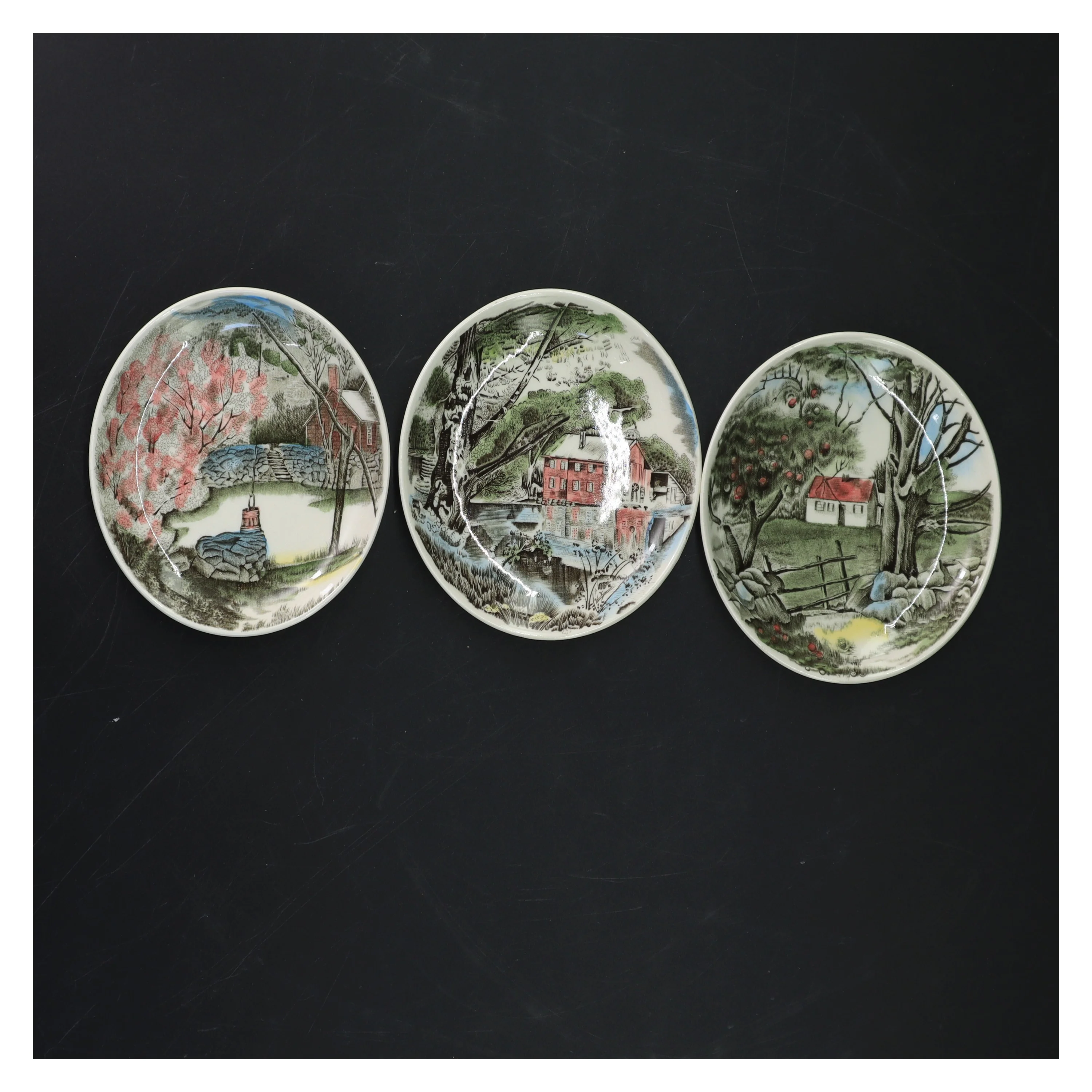 Dekorative tallerkener fra Johnson Bros (str. Ø. 11 cm. 3 styk)