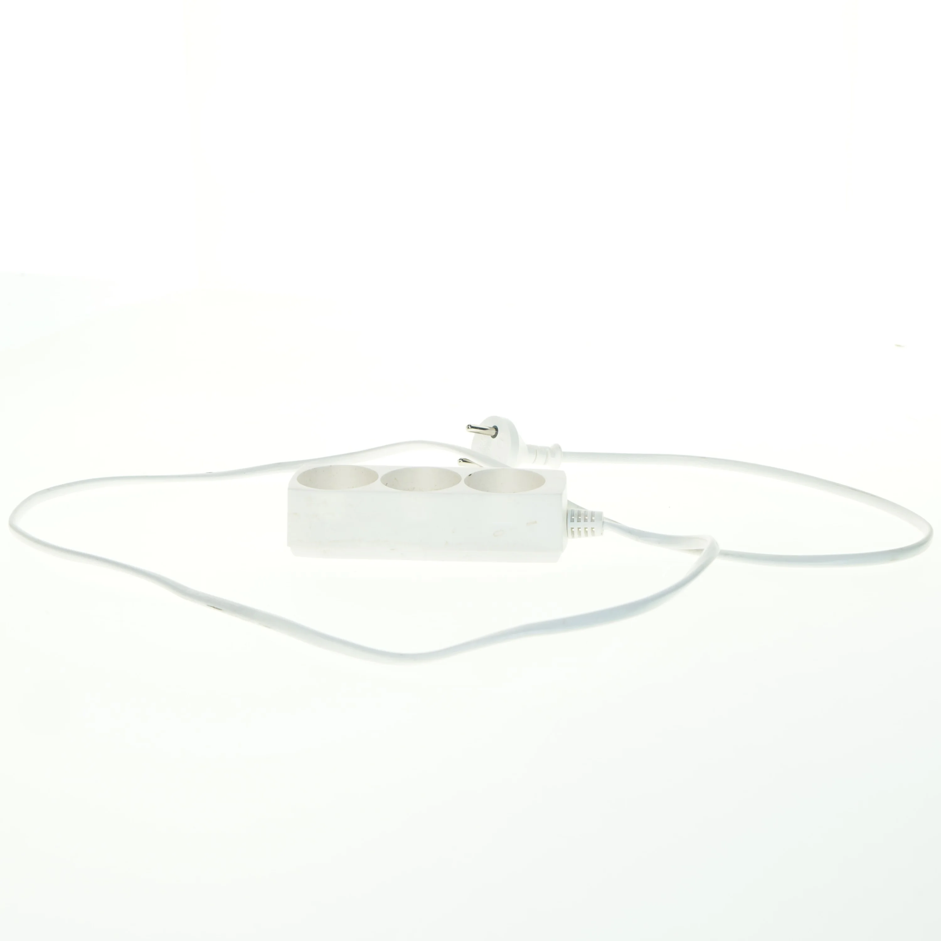 Hvid forlængerledning med 4 stik (str. 140 cm)