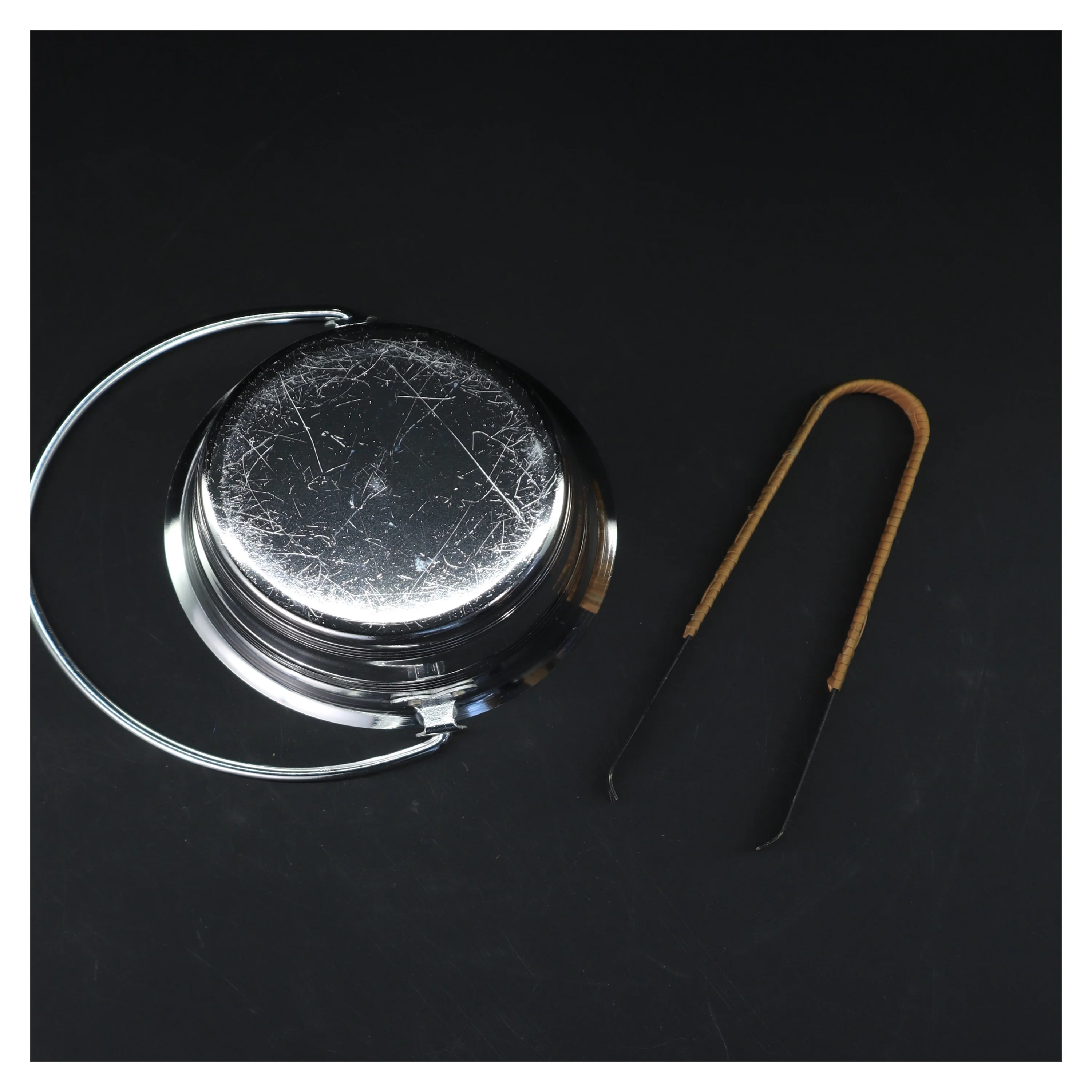 Isspand i metal (str. Ø. 13 cm. længde. 12,5 cm)