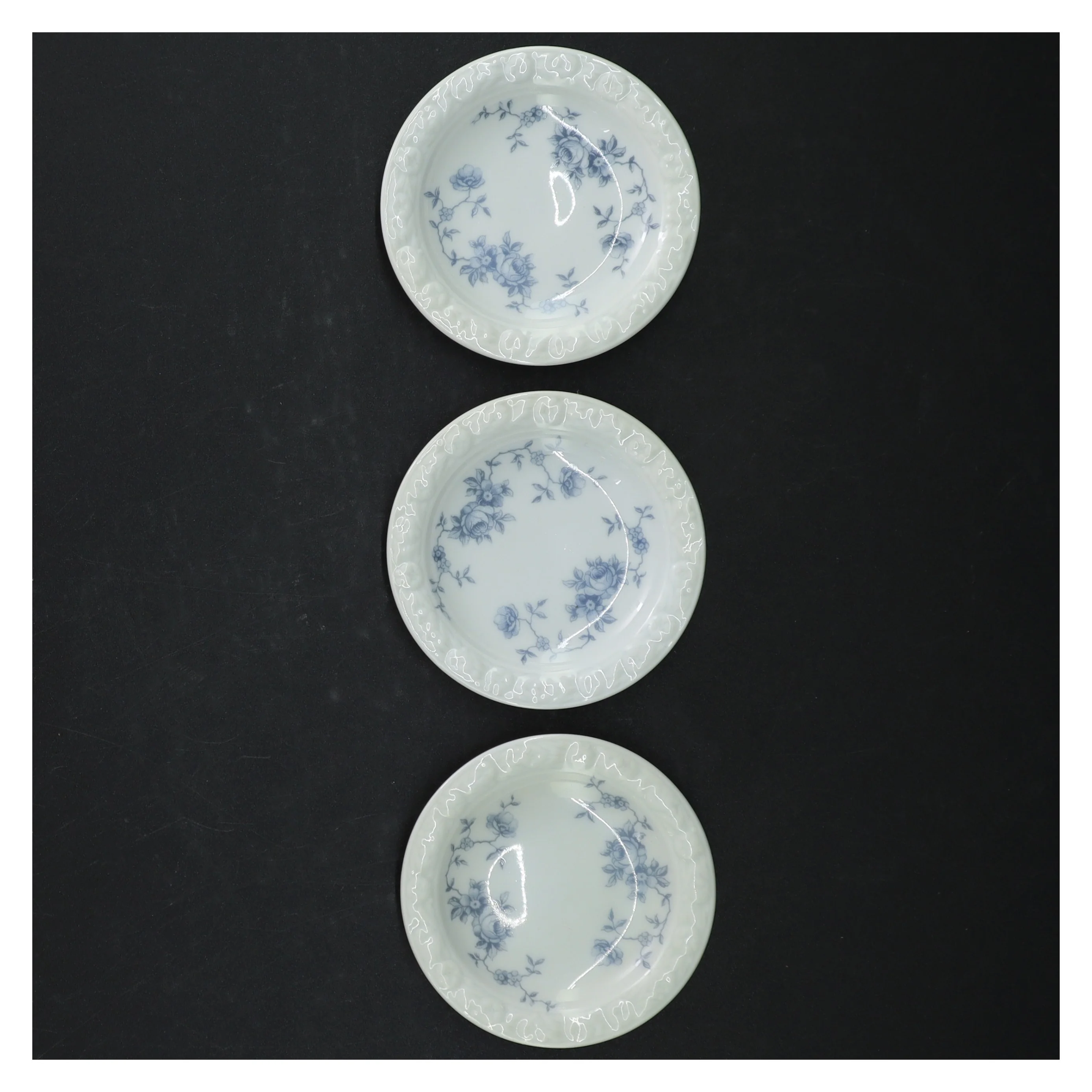 Porcelænstallerkener med blåt blomstermotiv fra Rosenthal (str. Ø. 9 cm)