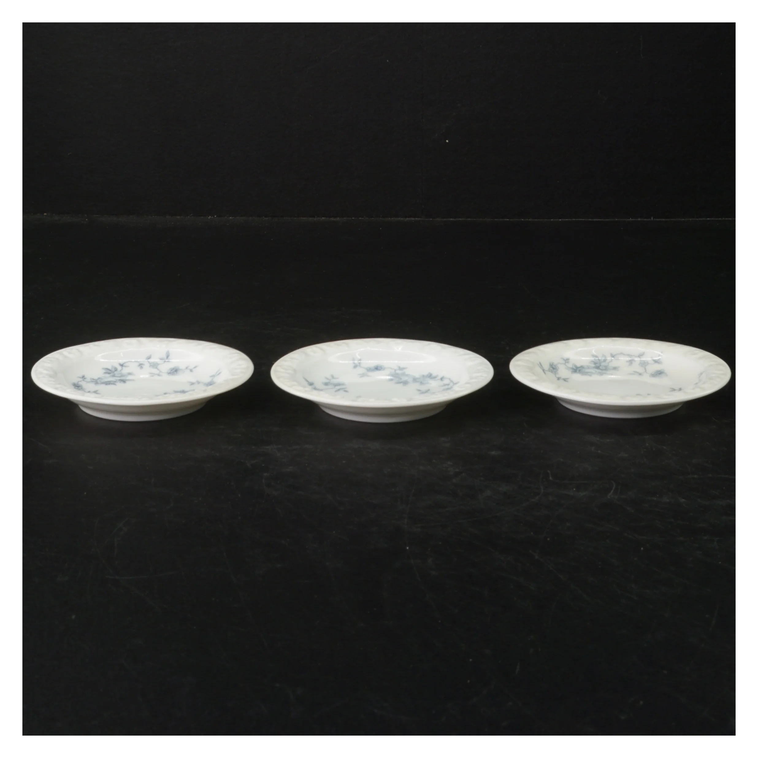 Porcelænstallerkener med blåt blomstermotiv fra Rosenthal (str. Ø. 9 cm)