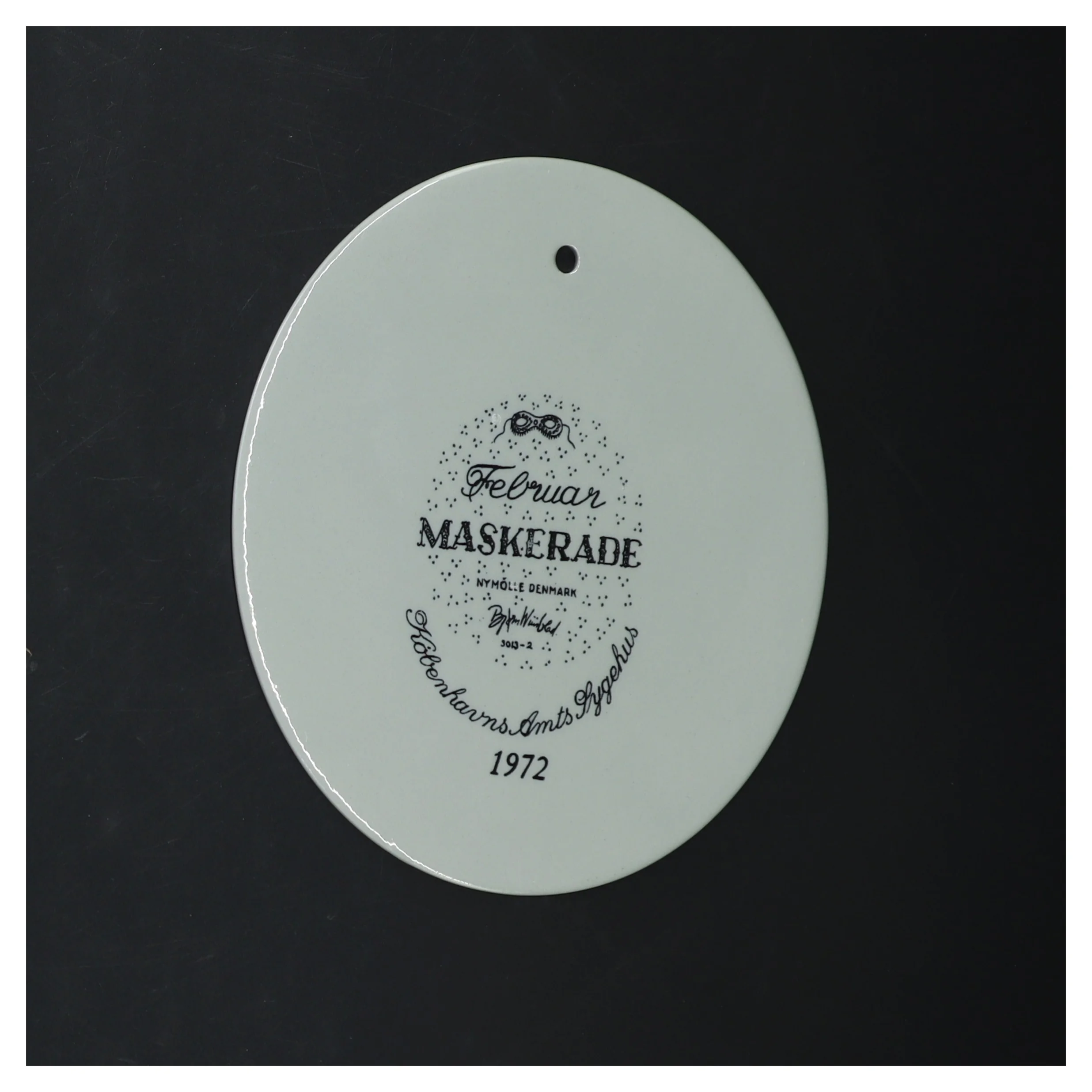 Dekorativ vægplakette fra Nymölle (str. Ø 15,5 cm)