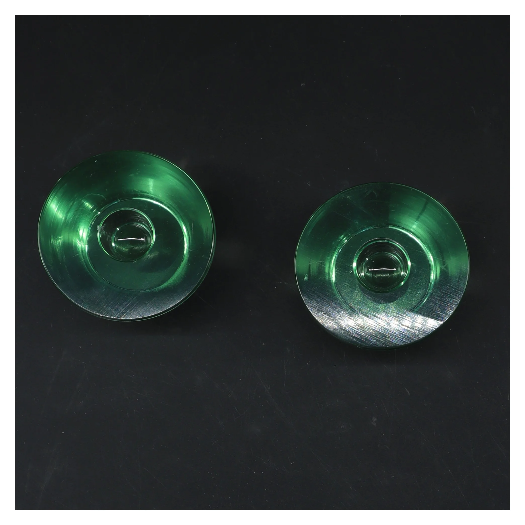 Grønne glaslysestager (str. 2 styk. ø. 7 cm. længde. 5,5 cm)