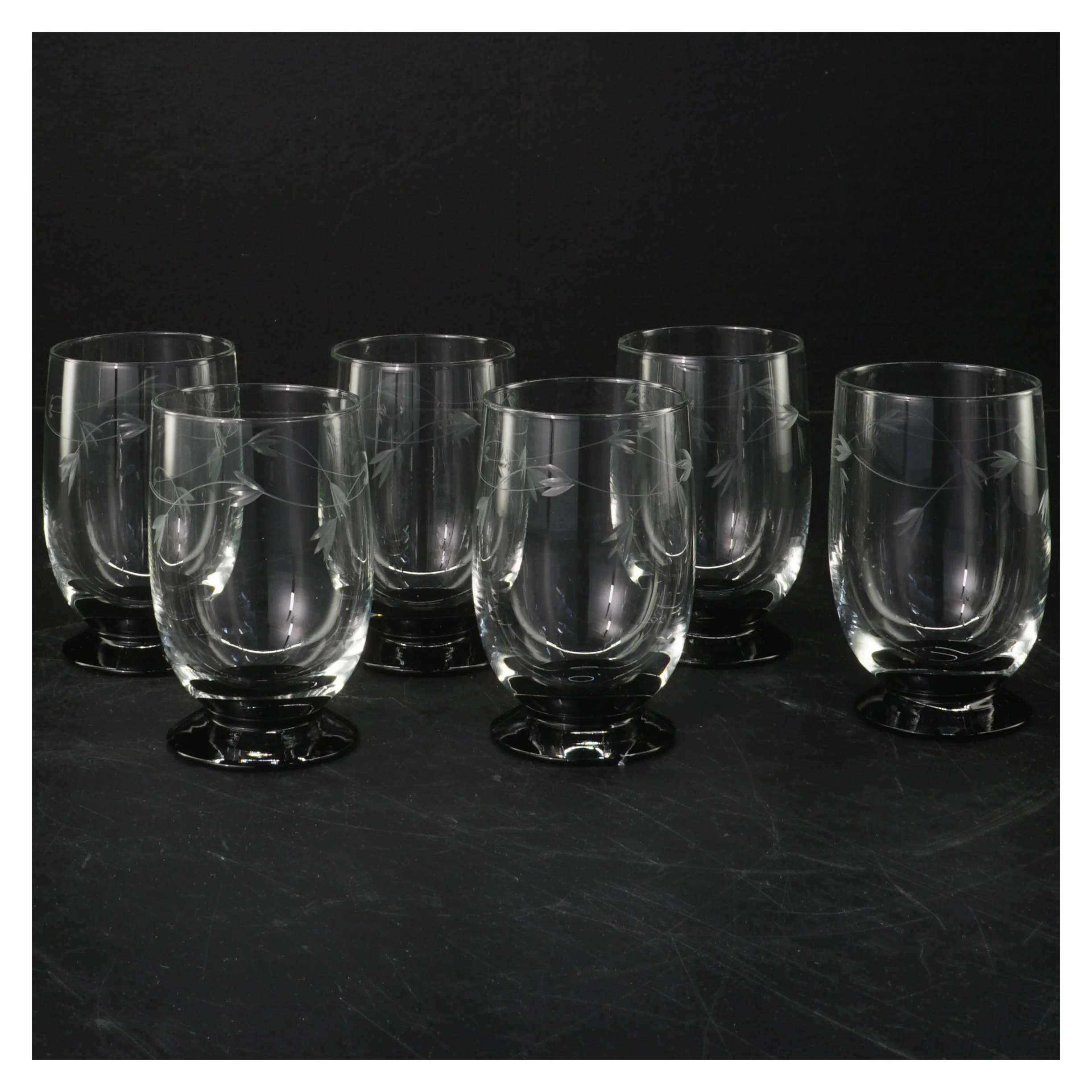 Sæt med 6 glas (str. 6 styk. ø. 5,5 cm. længde. 9 cm)