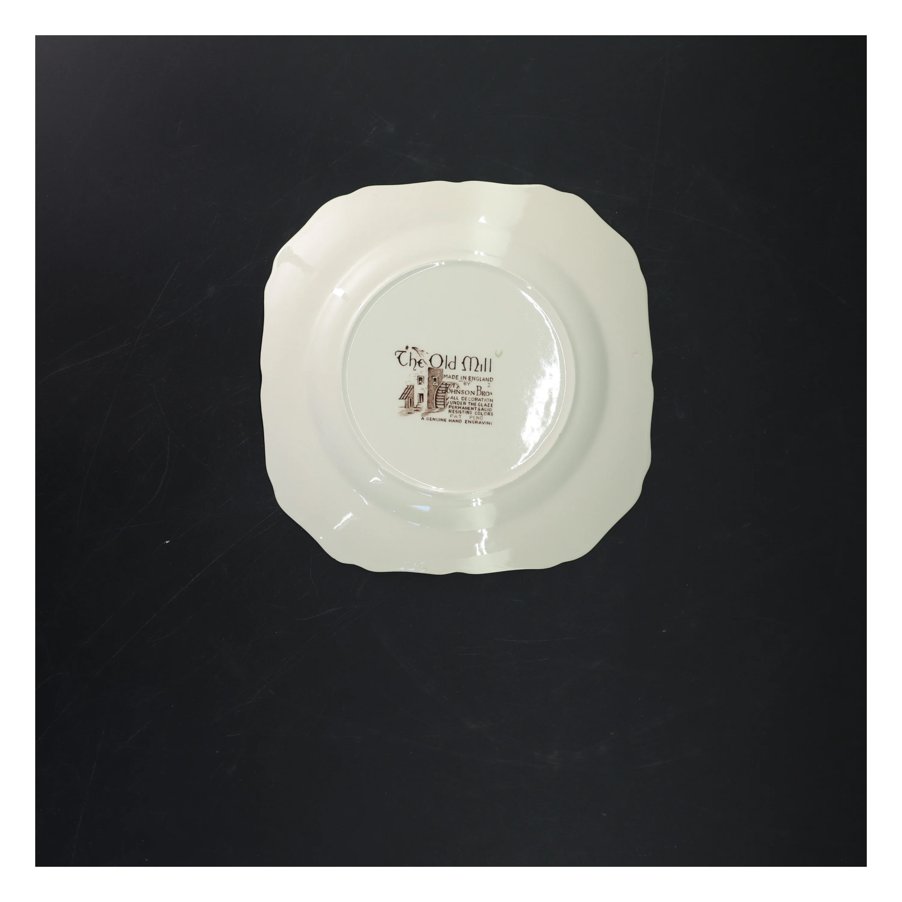 Sæt af flade middagstallerkener fra Johnson Bros (str. Ø. 19,5 cm. 4 styk)