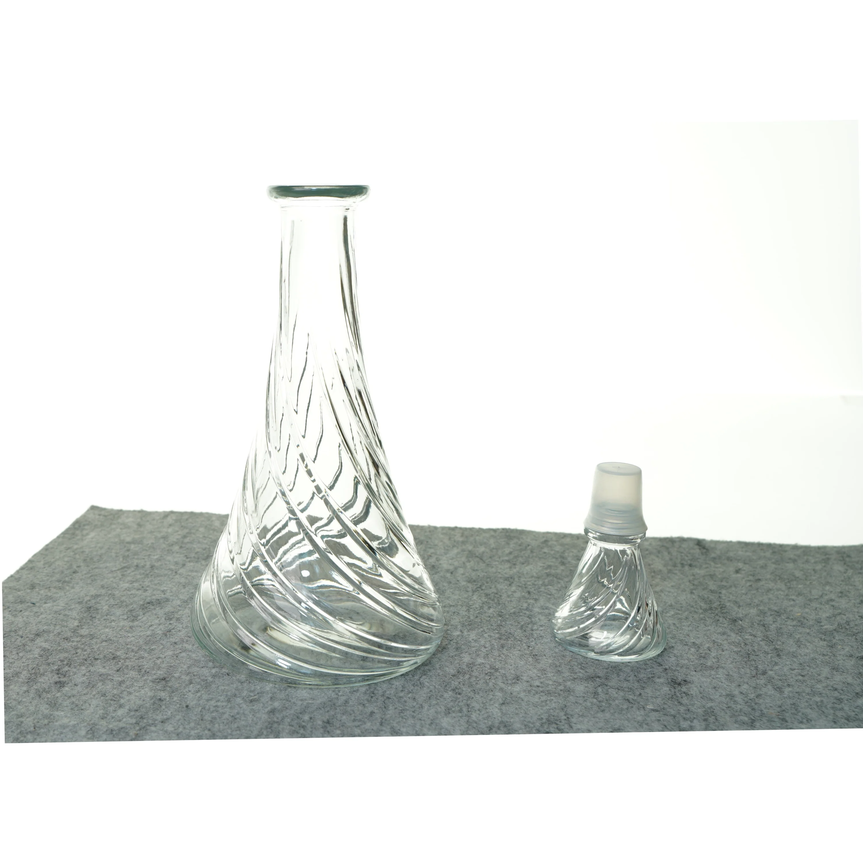 Karaffel med prop (str. 30 x 13 cm)