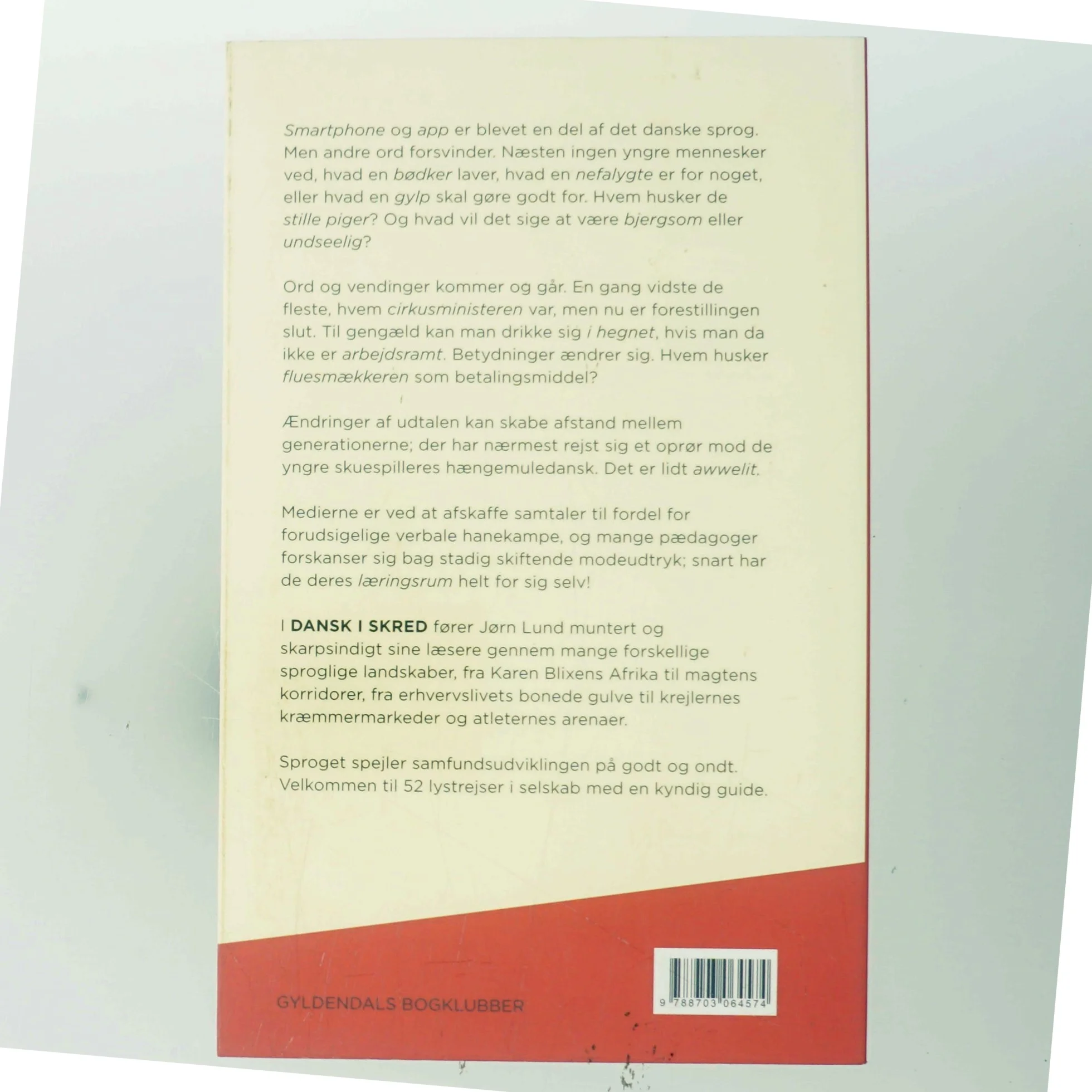 Dansk i skred : 52 sproglige opstrammere af Jørn Lund (f. 1946) (Bog)