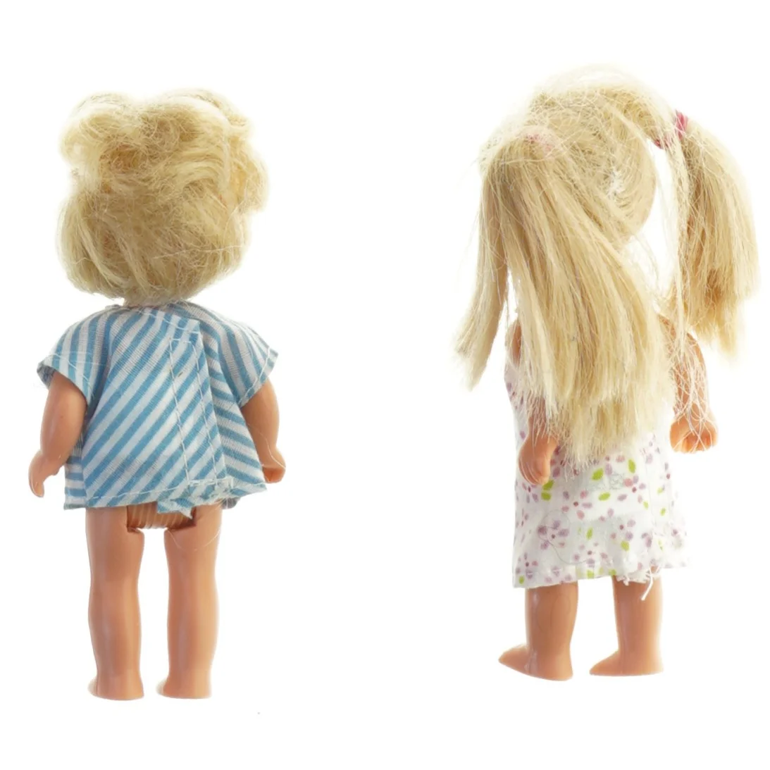 To små dukker med tøj fra Barbie (str. 12 cm)