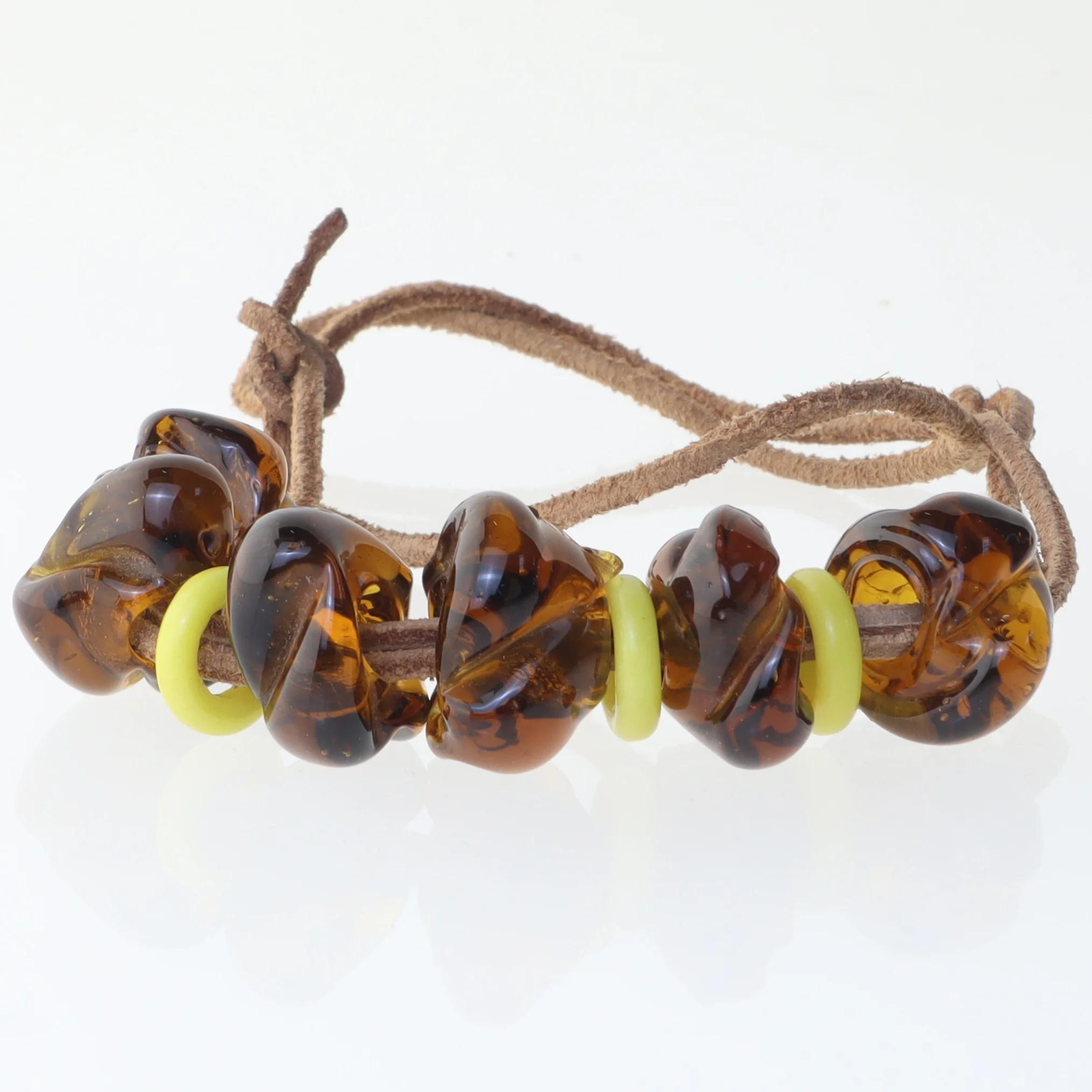 Halskæde med glasperler (str. 60 cm)