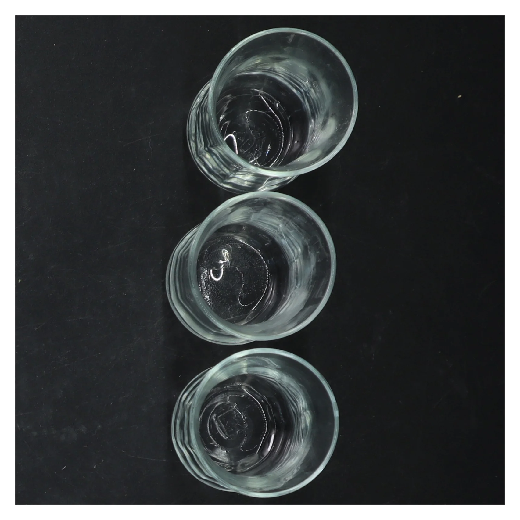 Sæt af 3 glas (str. 8 cm. 3 styk)