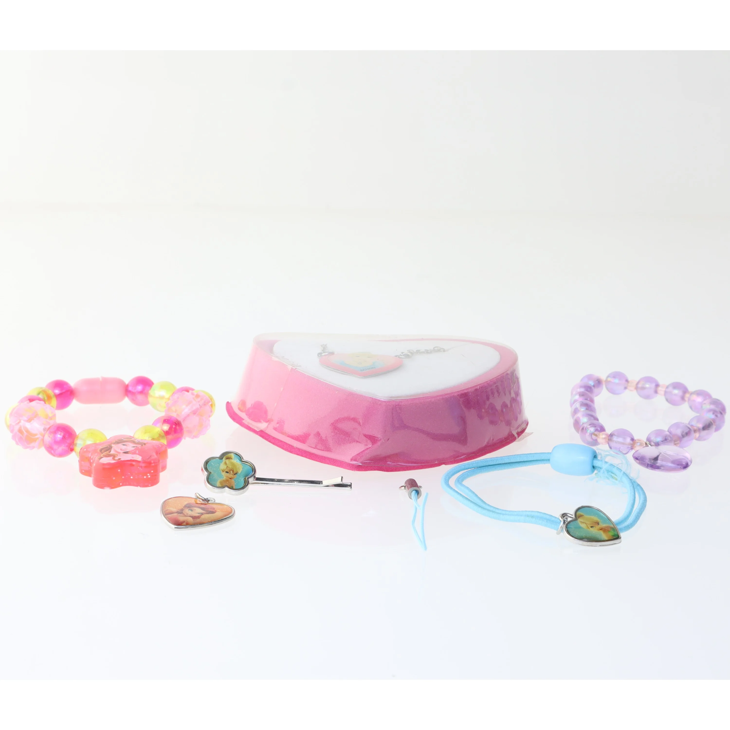 Smykkesæt med armbånd og halskæde (str. armbånd ø 6-8 cm cm)